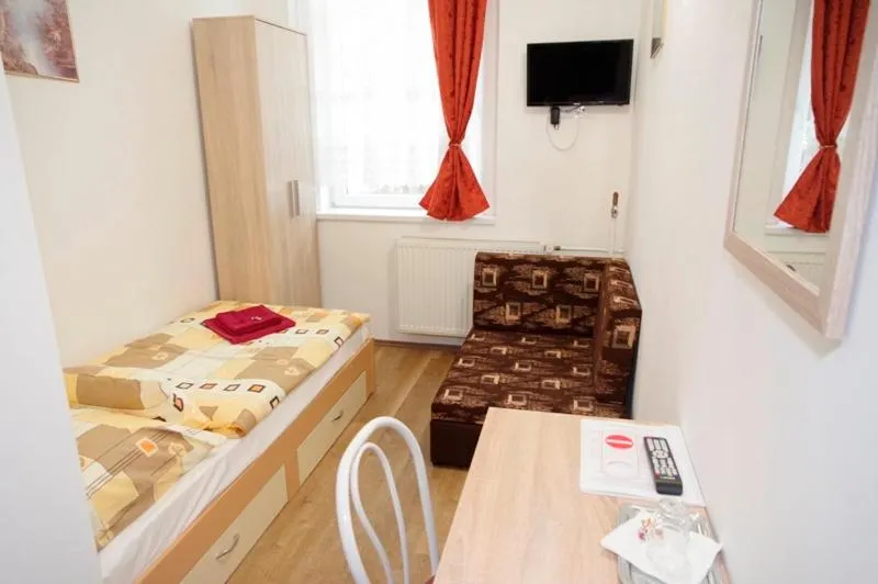Bed in Fehér Hajó Panzió Győr