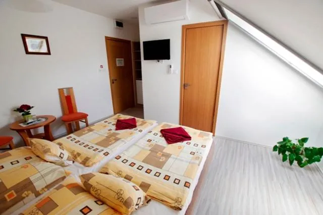 Bed in Fehér Hajó Panzió Győr