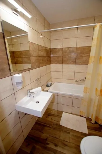 Fehér Hajó Panzió Győr