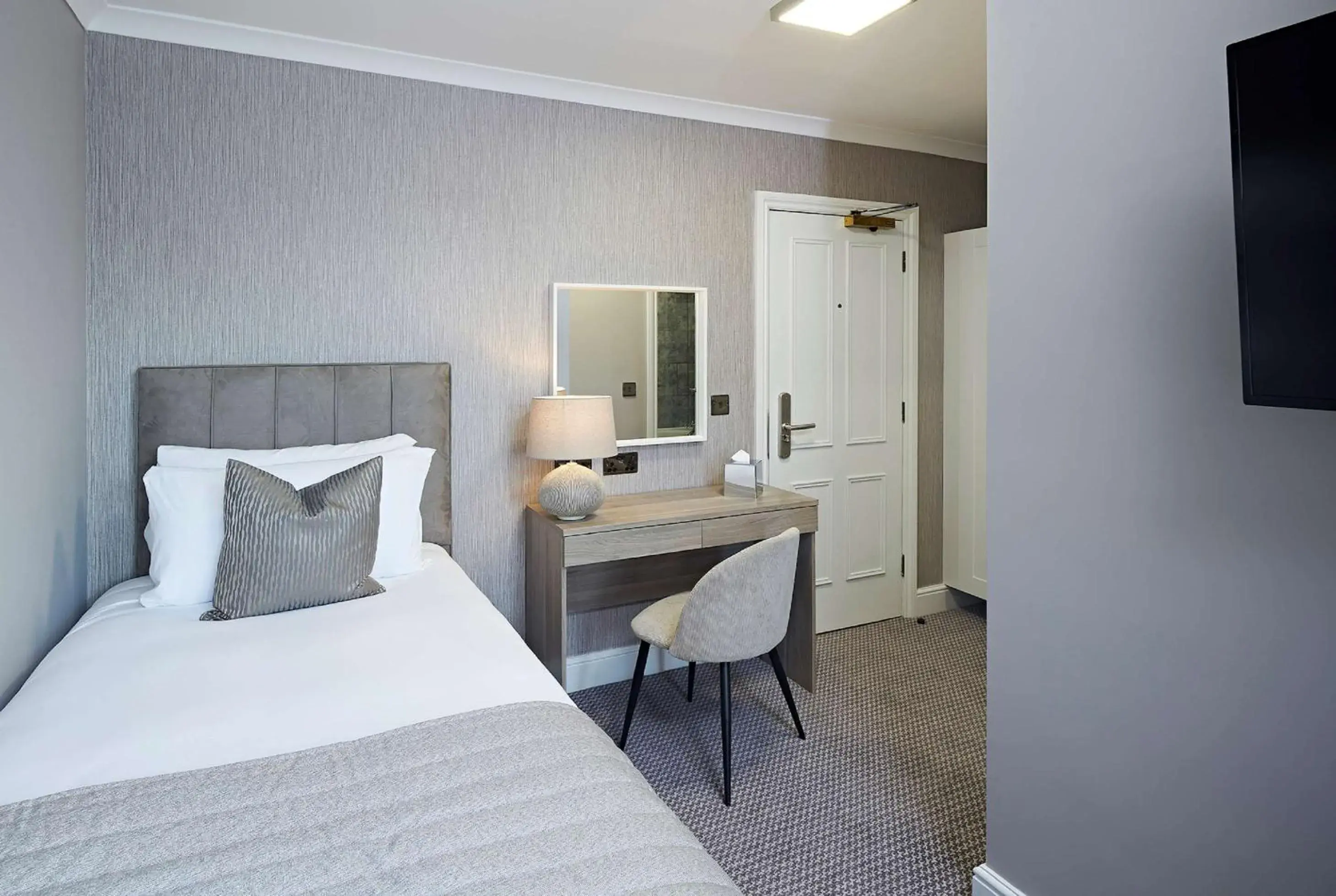 Bedroom, Bed in The Riverside Bedroom, Bed in The Riverside