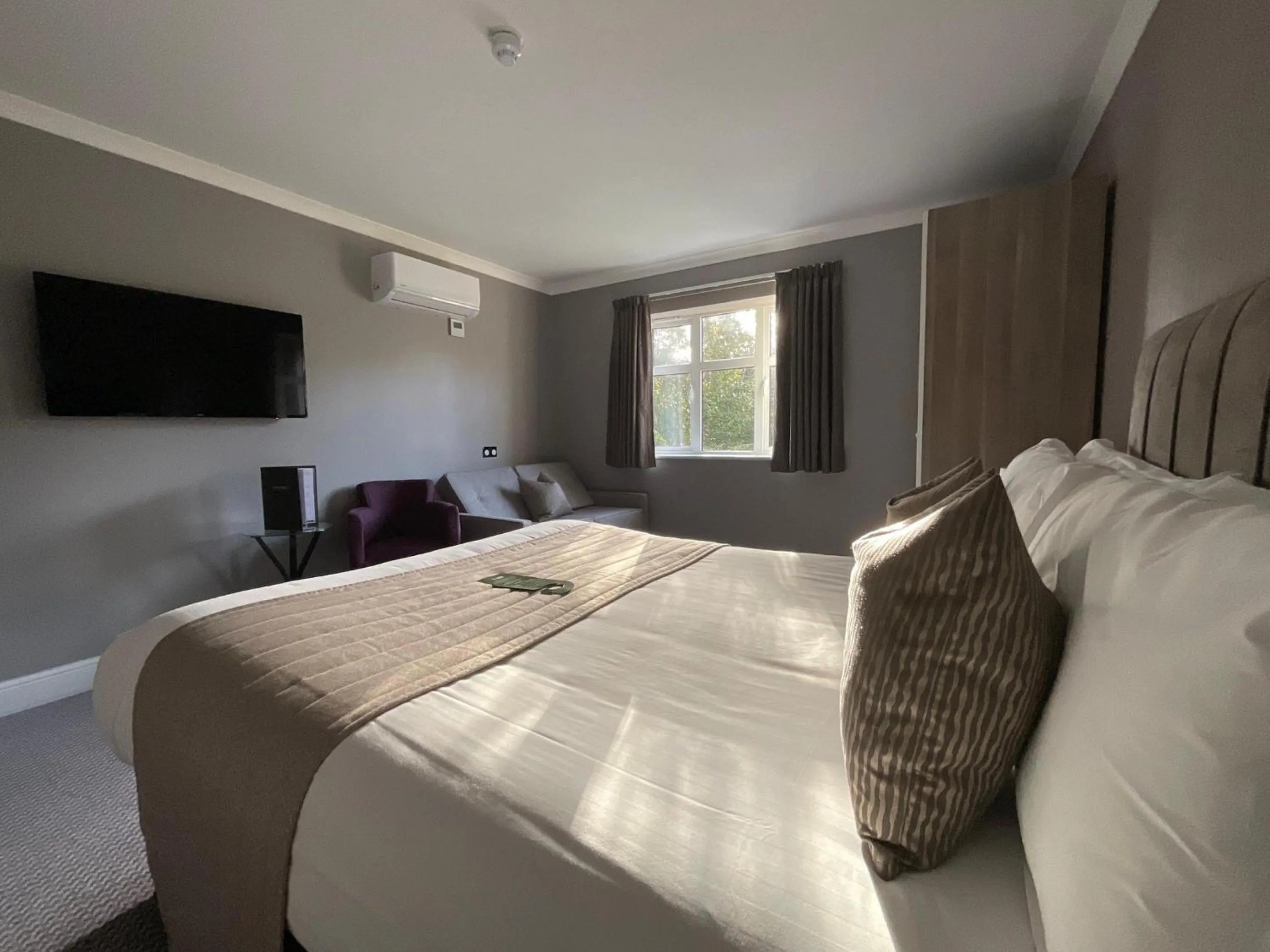 Bedroom, Bed in The Riverside