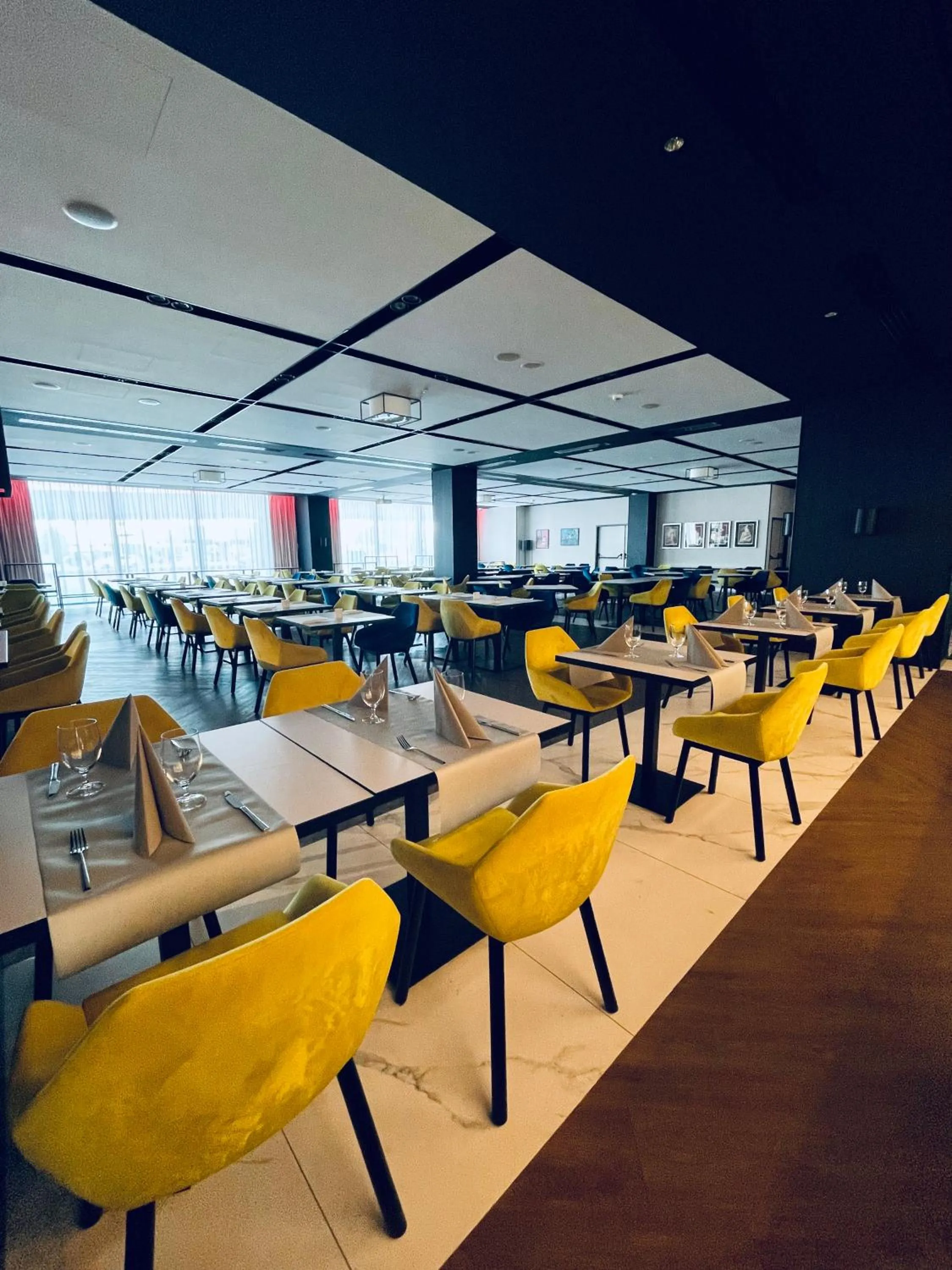 Restaurant/places to eat in Arche Hotel Krakowska