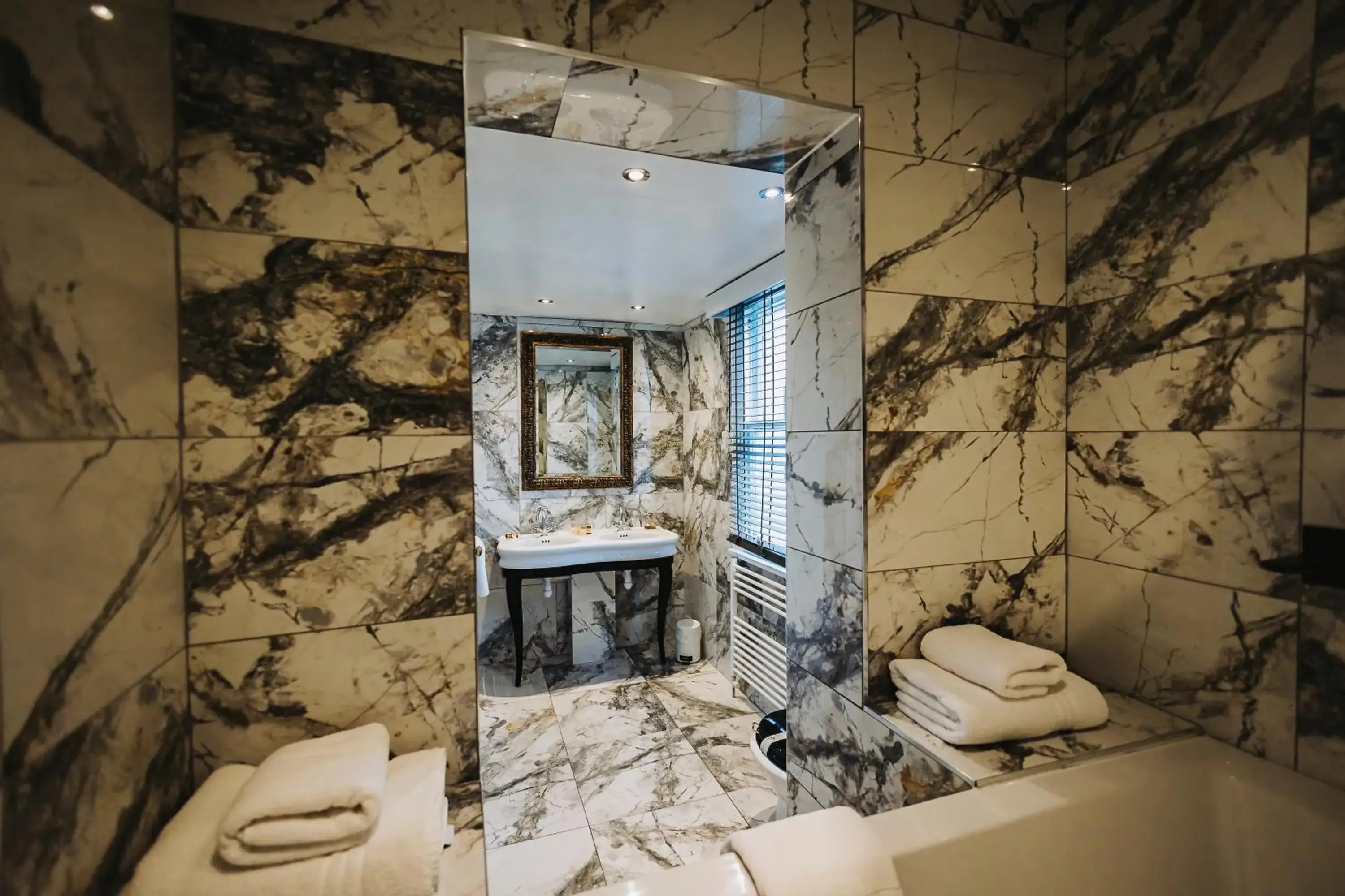 Bathroom in Brook Hall Hotel