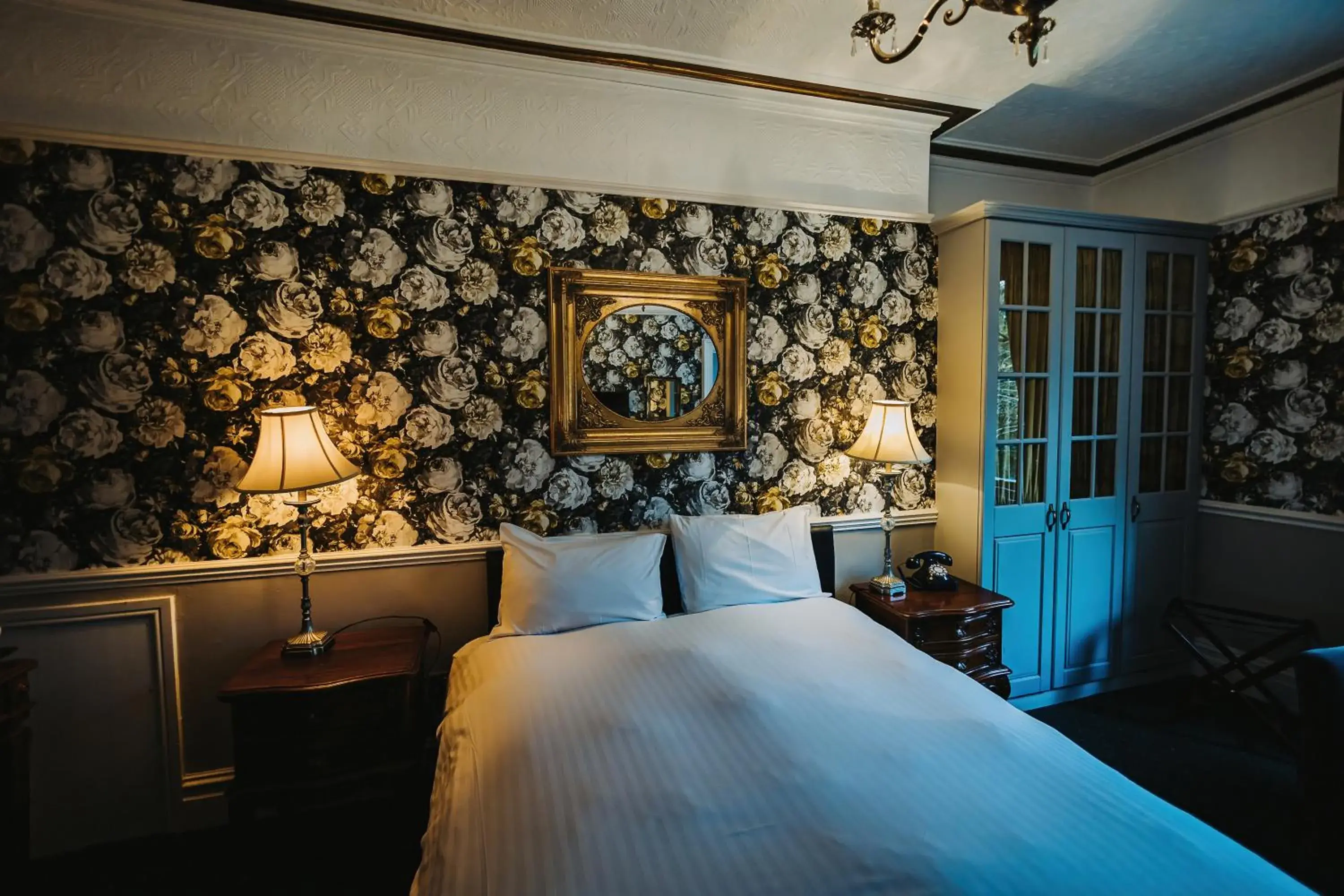 Bedroom, Bed in Brook Hall Hotel
