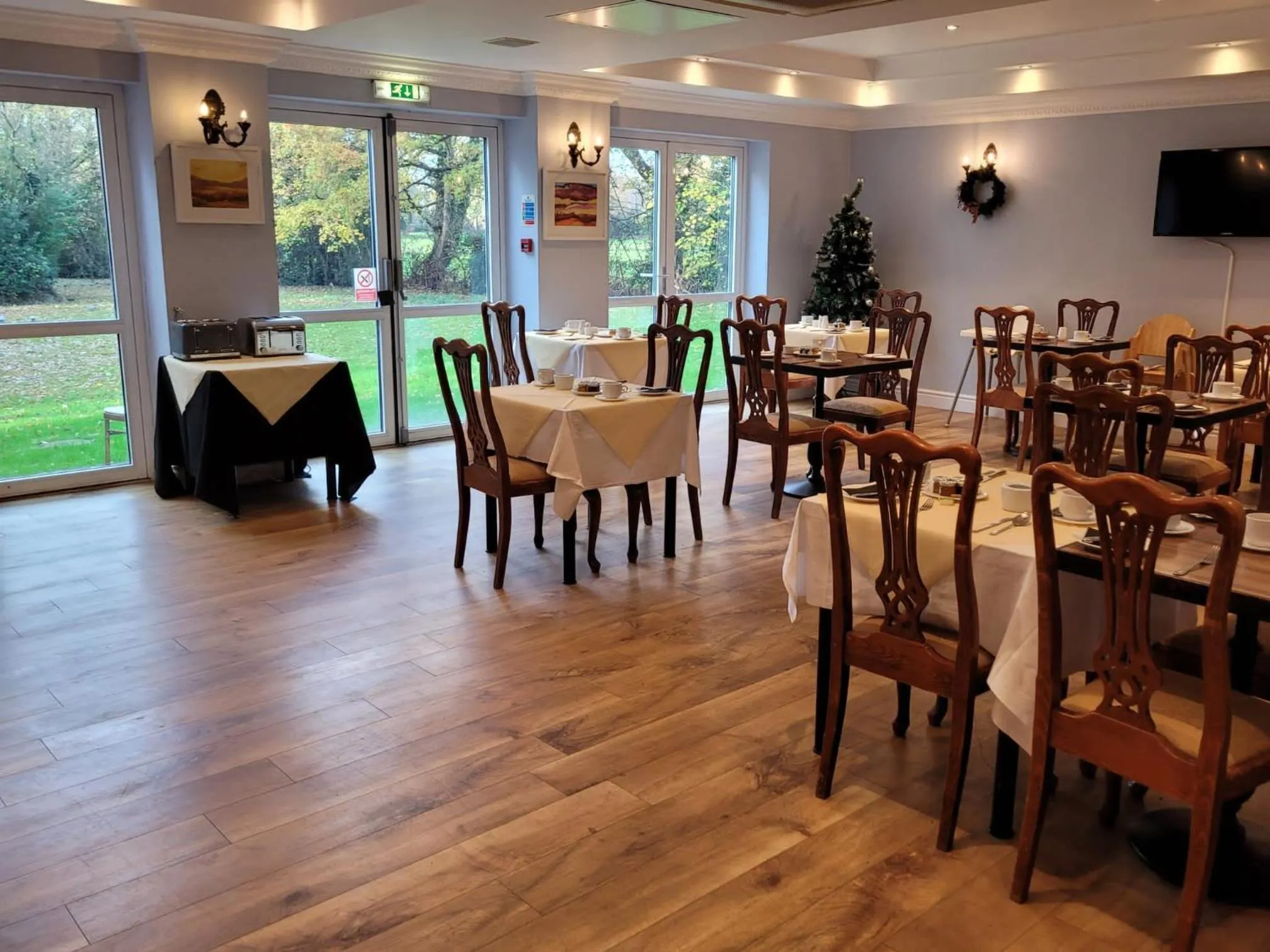 Restaurant/places to eat in Brook Hall Hotel