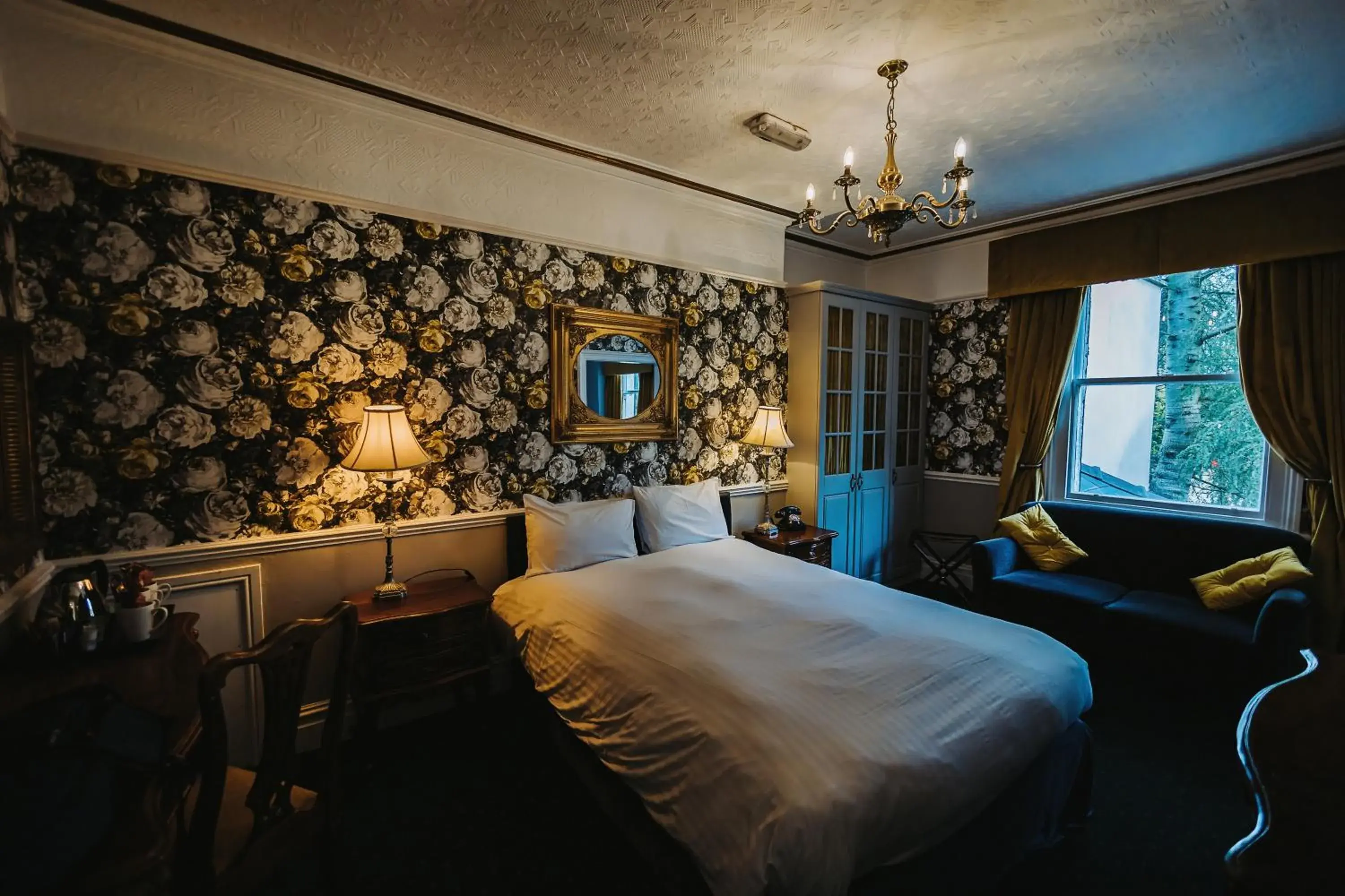 Bedroom, Bed in Brook Hall Hotel