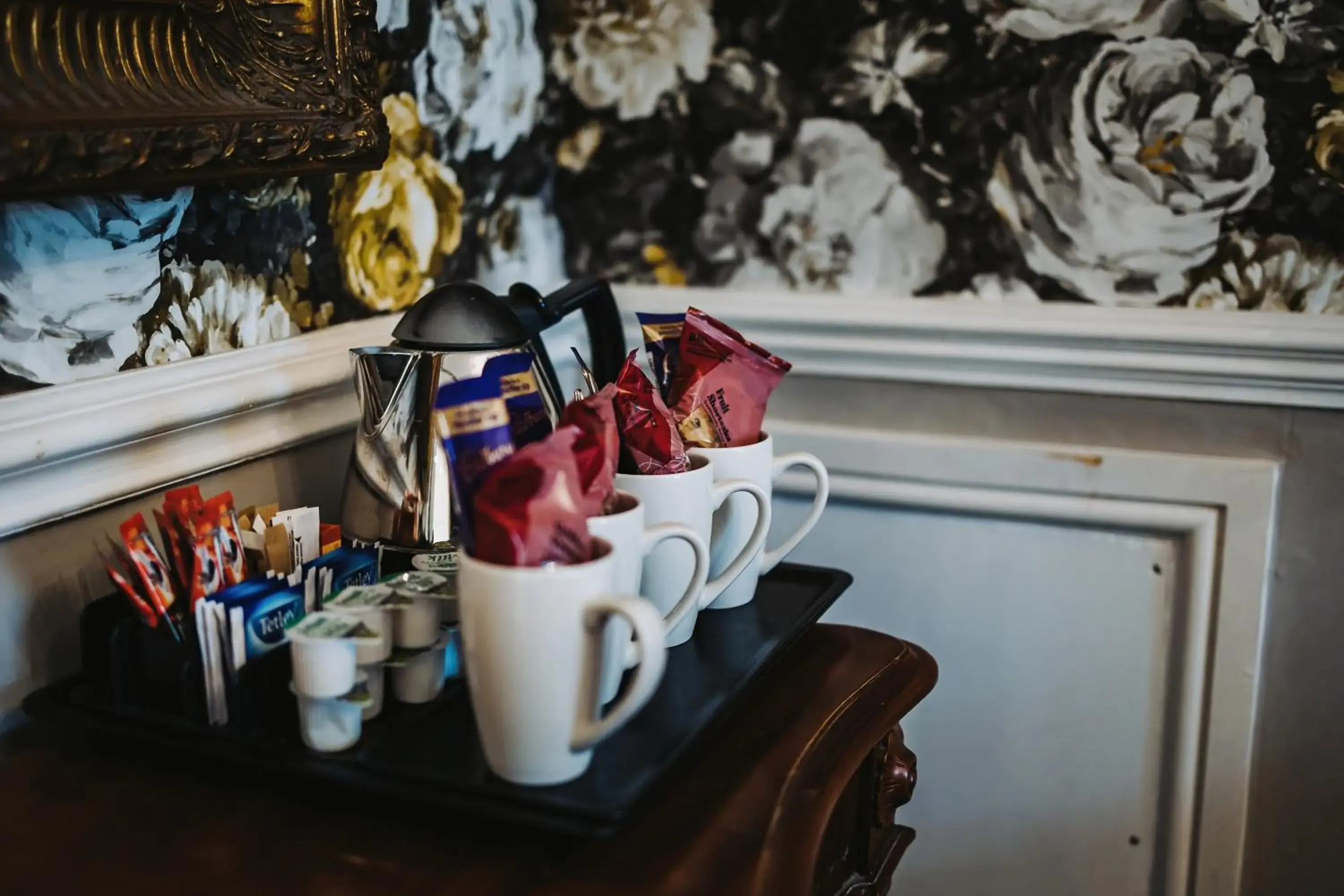 Coffee/tea facilities in Brook Hall Hotel