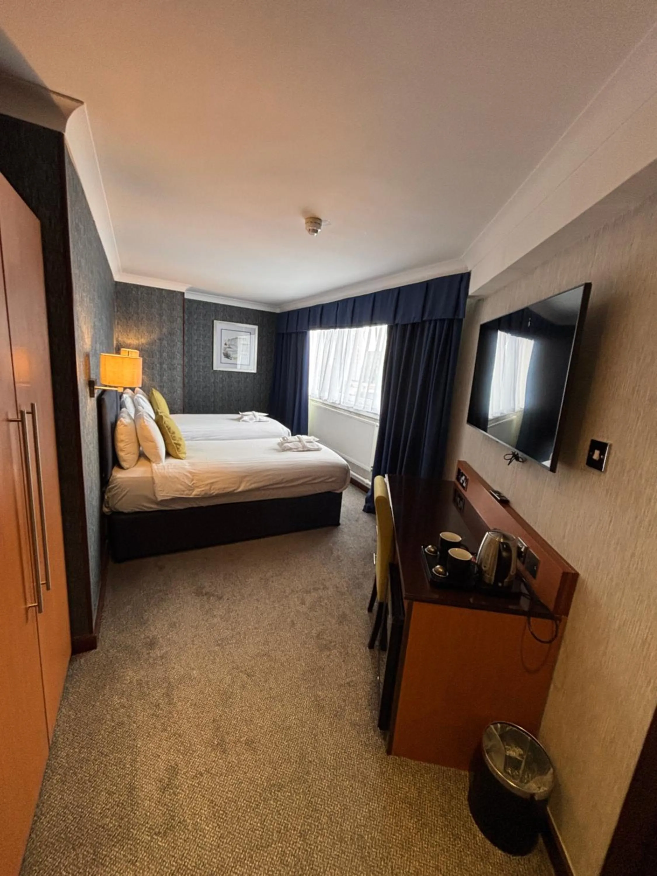 Bedroom, Bed in The Liner at Liverpool