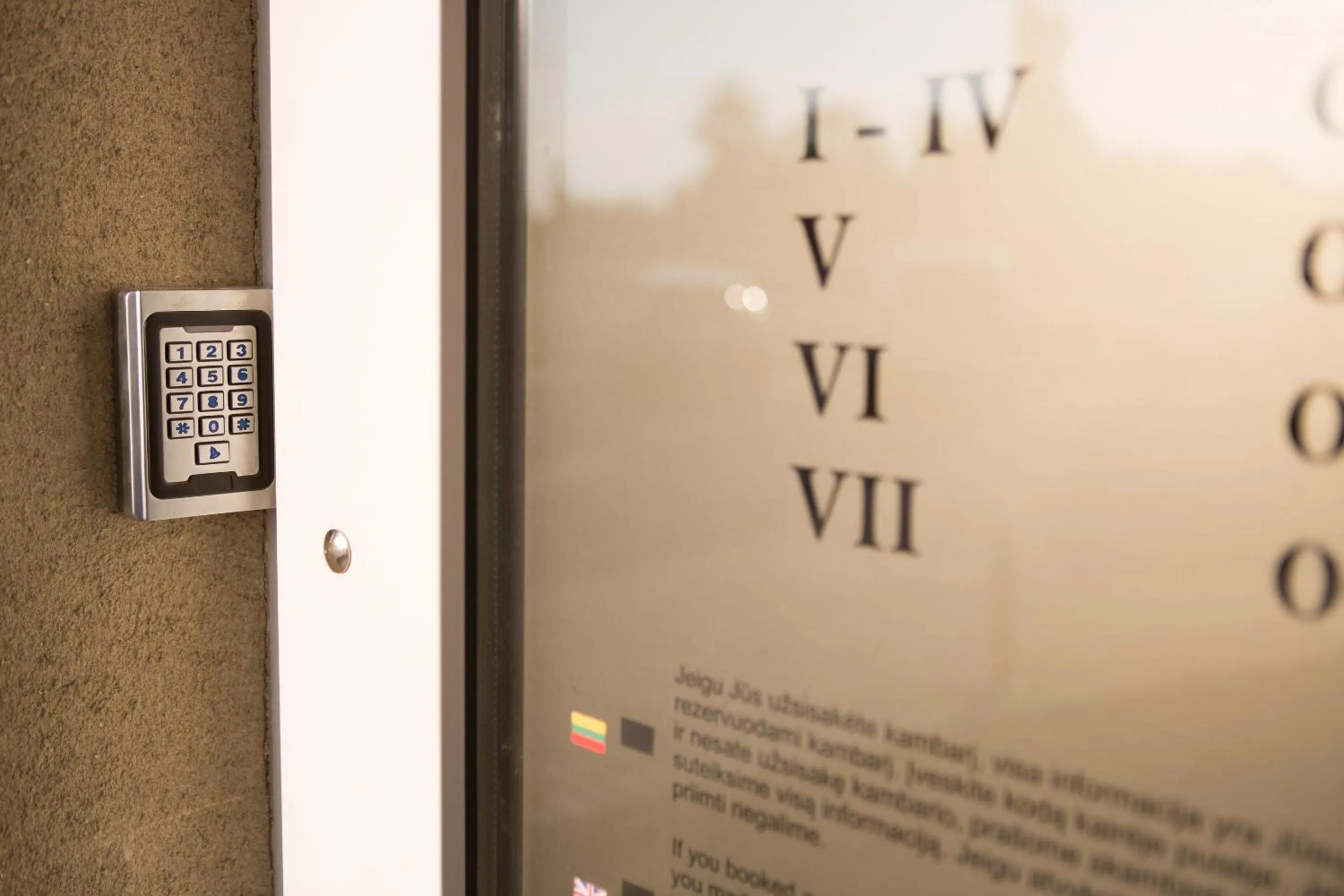 Text overlay in Verslo Klasė-easy to stay