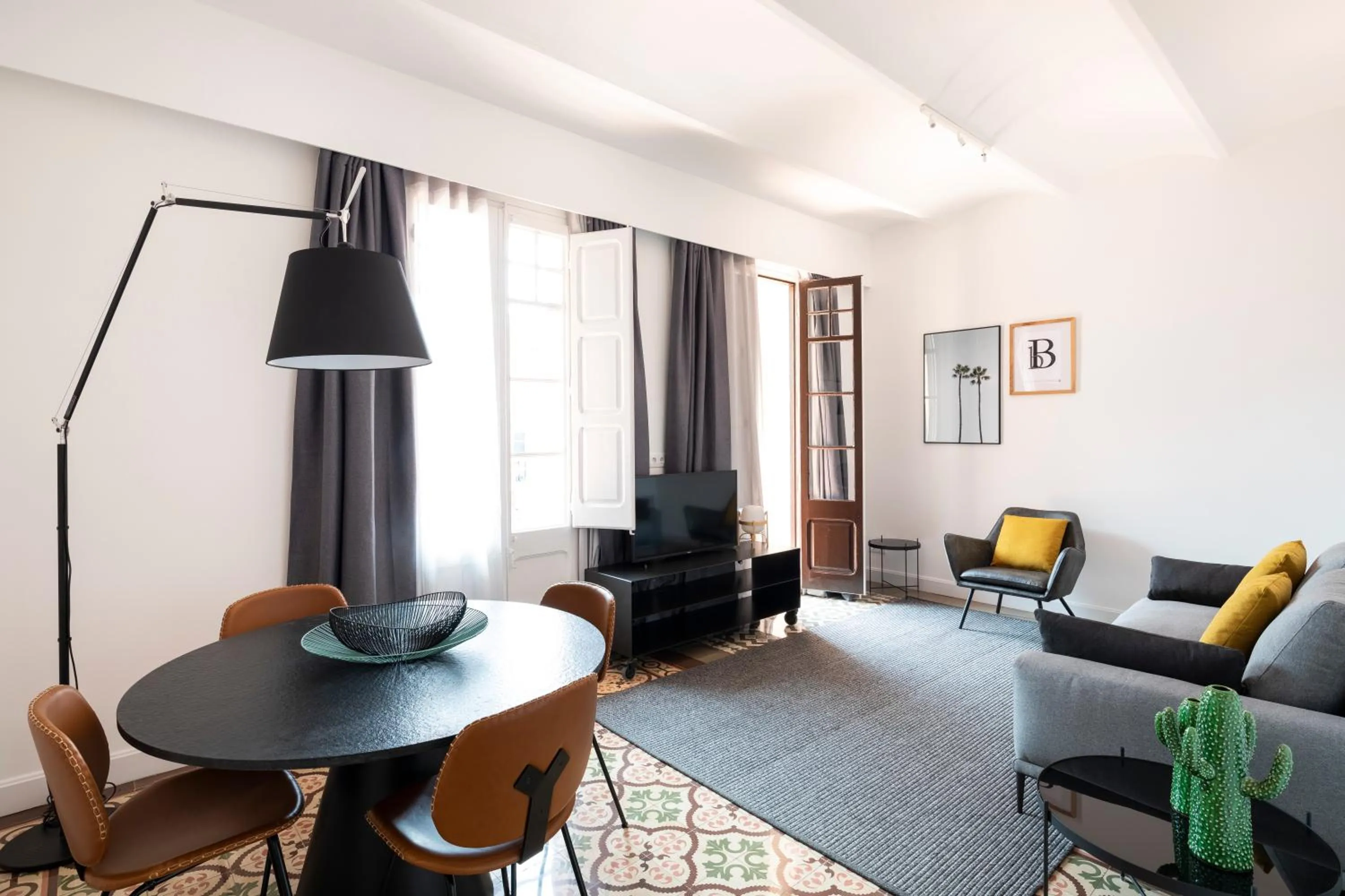 TV and multimedia in Aspasios Sagrada Familia Apartments