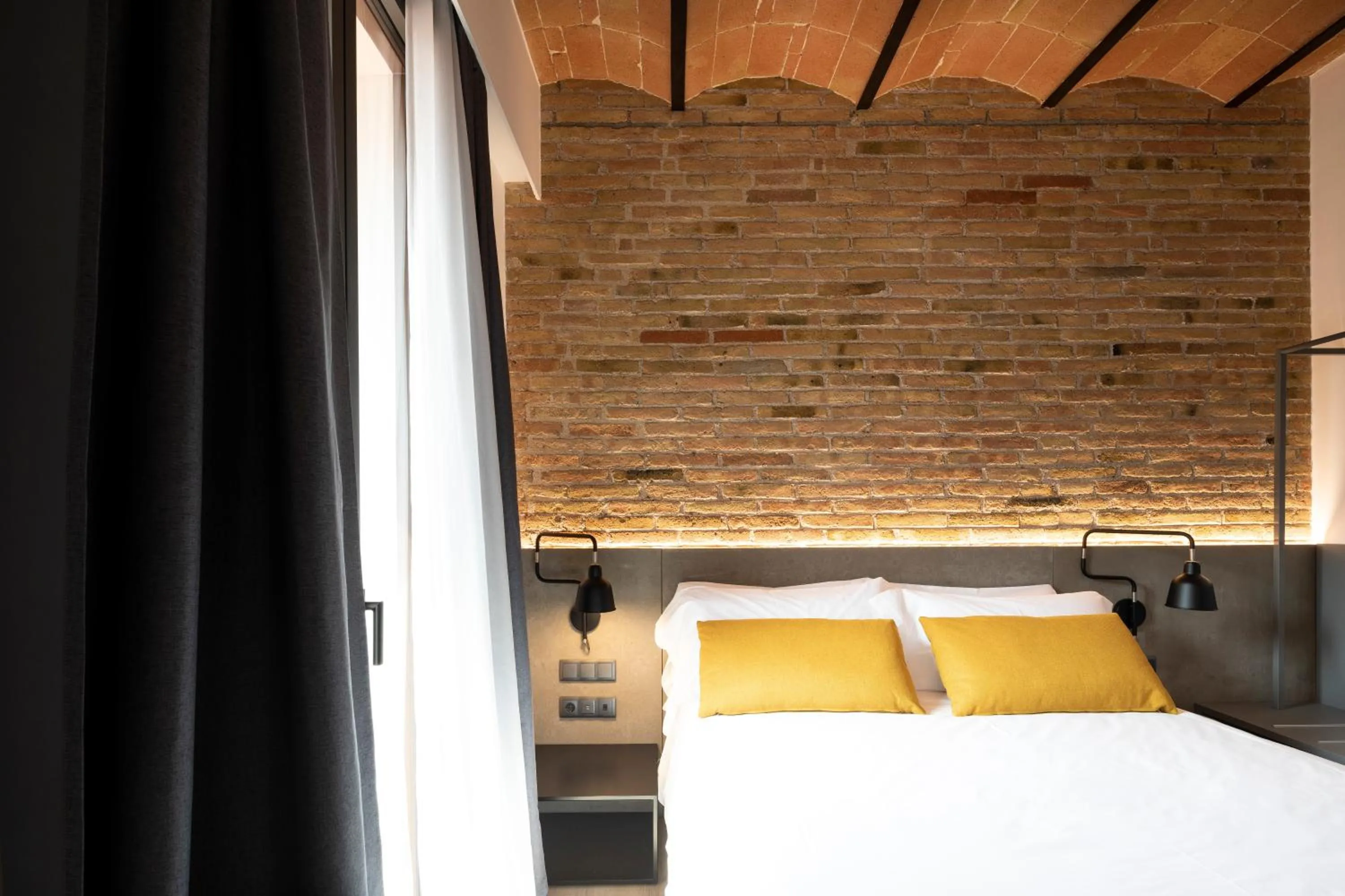 Bed in Aspasios Sagrada Familia Apartments