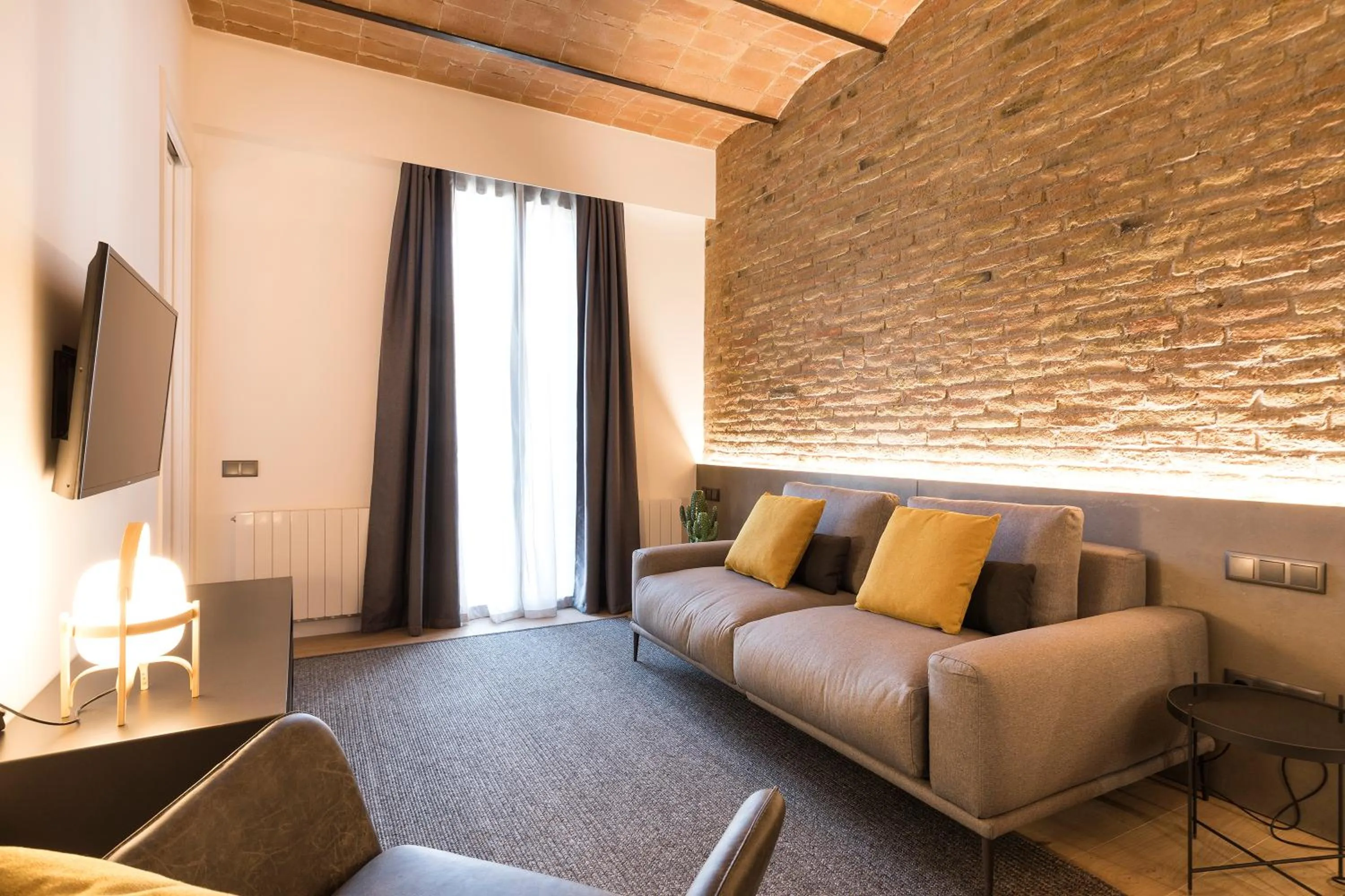 TV and multimedia in Aspasios Sagrada Familia Apartments