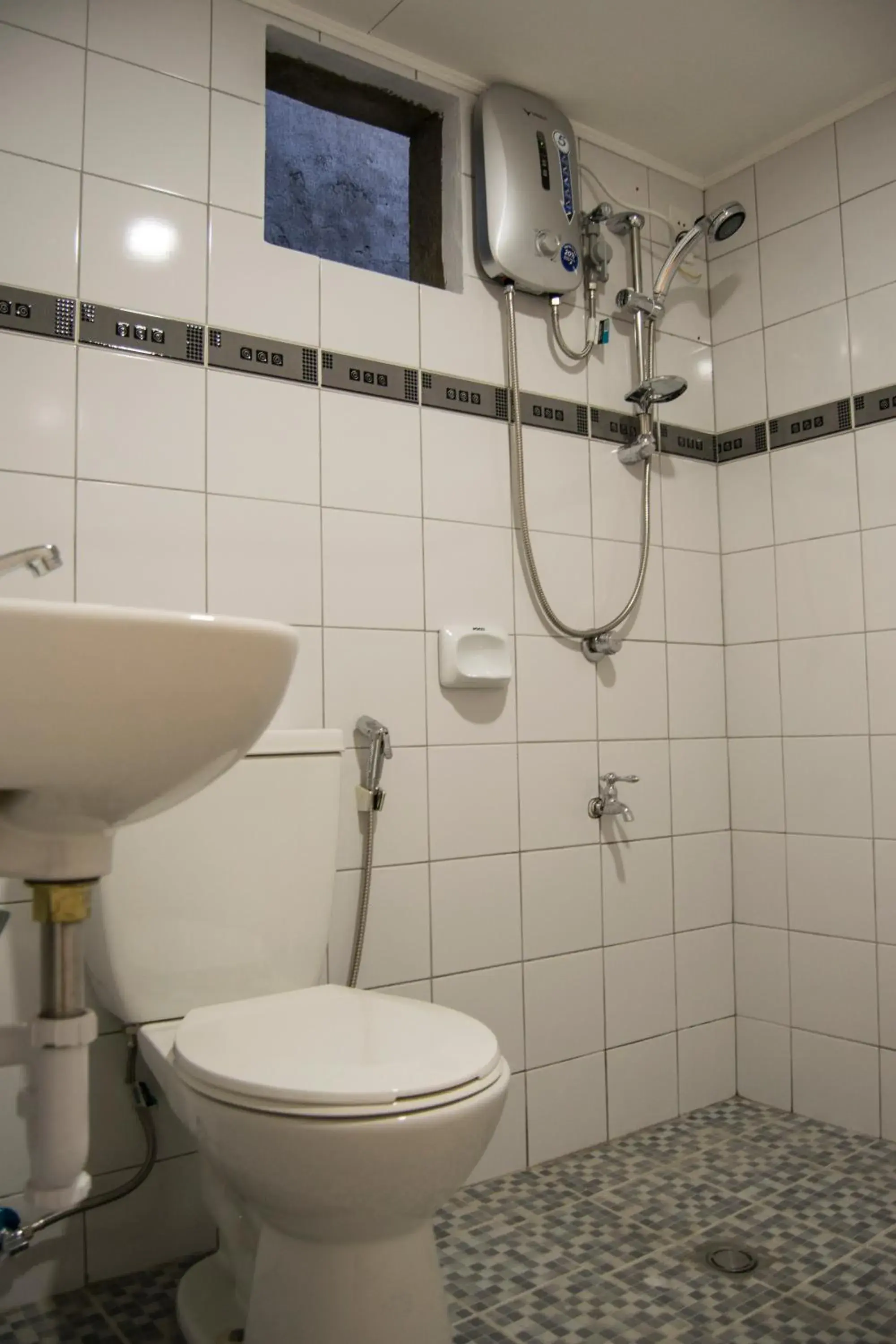 Family Room with Private Bathroom in ParmView Inn Family Room with Private Bathroom in ParmView Inn