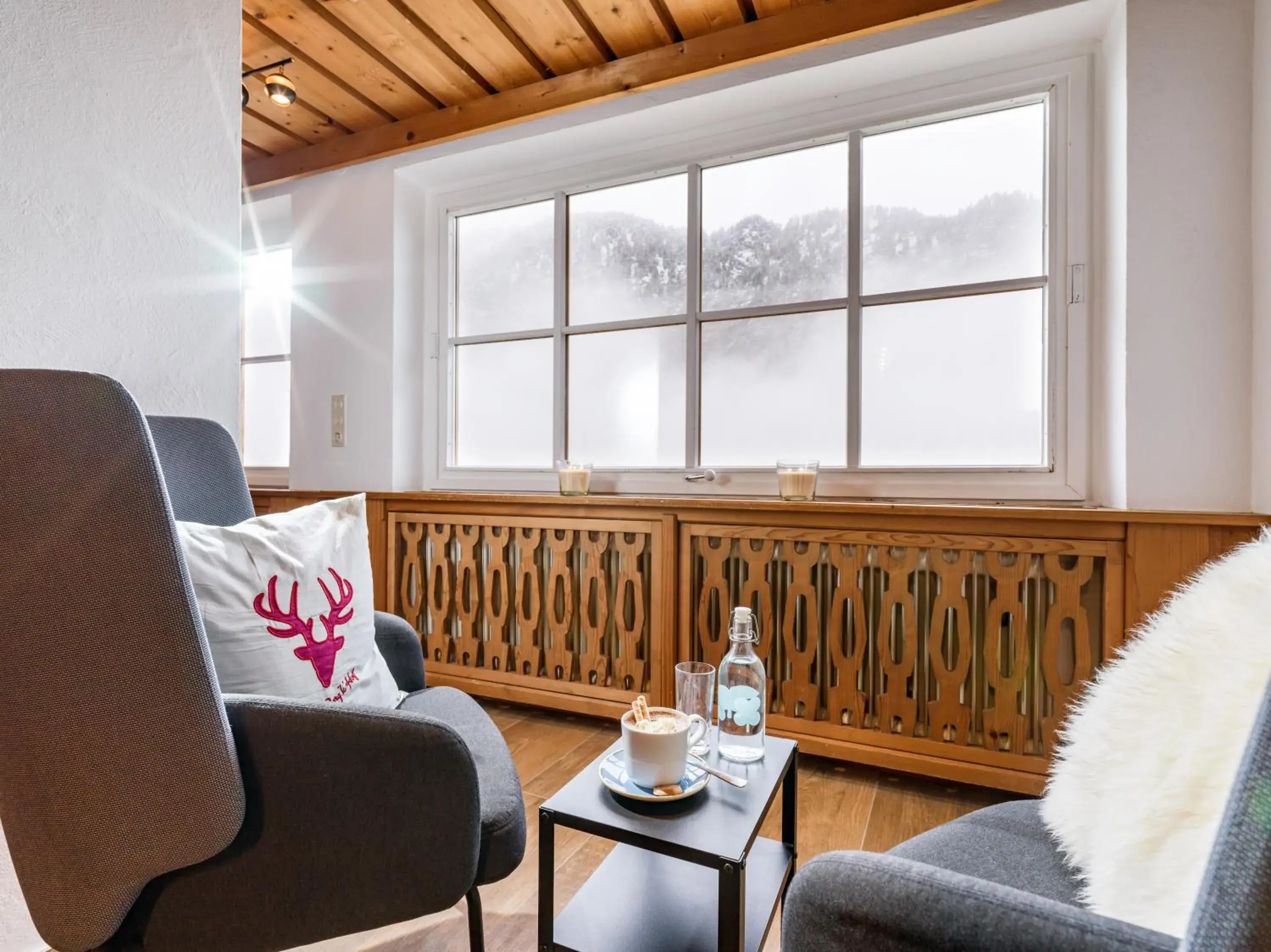 Lounge or bar in Berg'k'hof Kaisertal - Alpine Hideaway Lounge or bar in Berg'k'hof Kaisertal - Alpine Hideaway