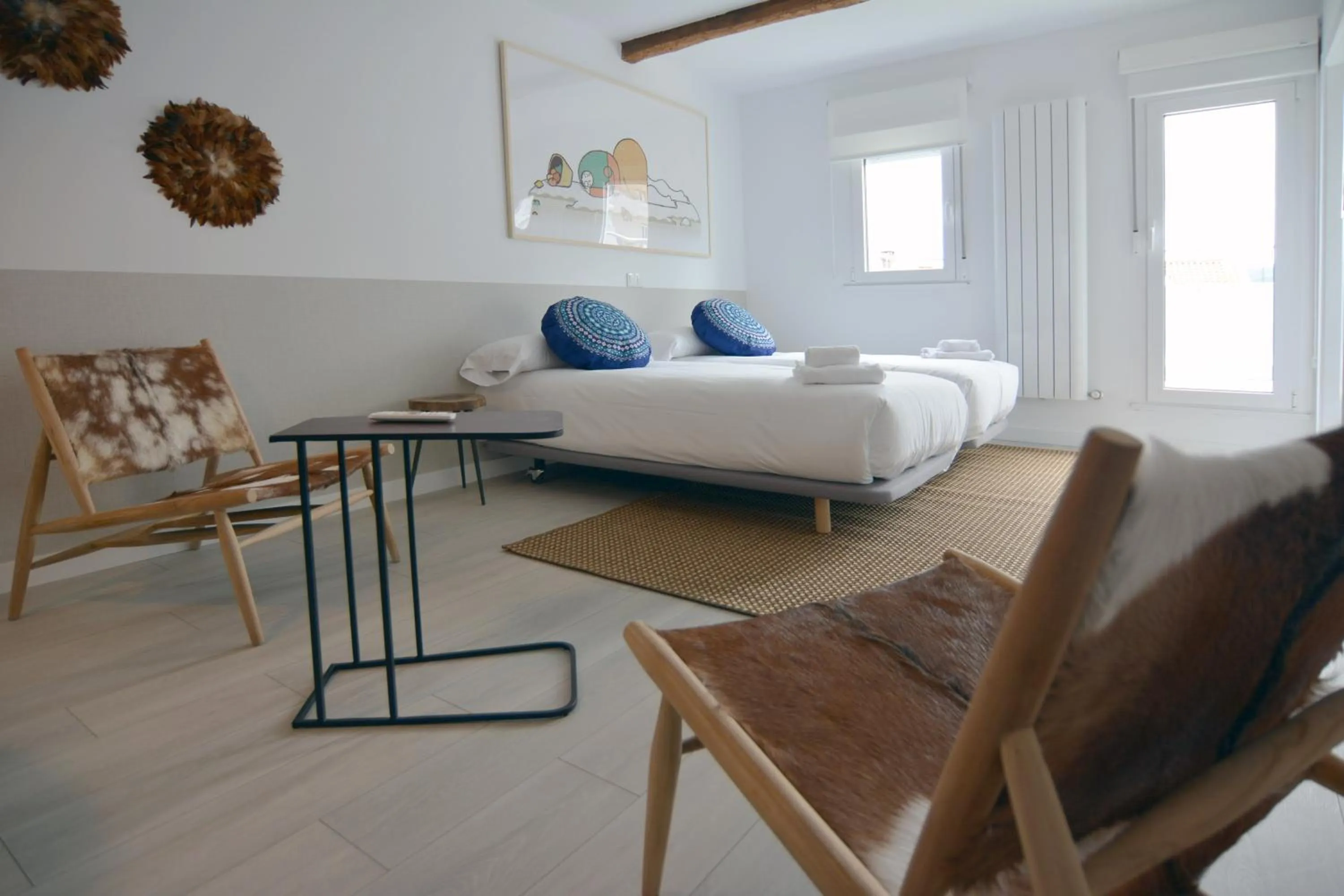Living room, Bed in El Faro de Pepa by Como en Casa