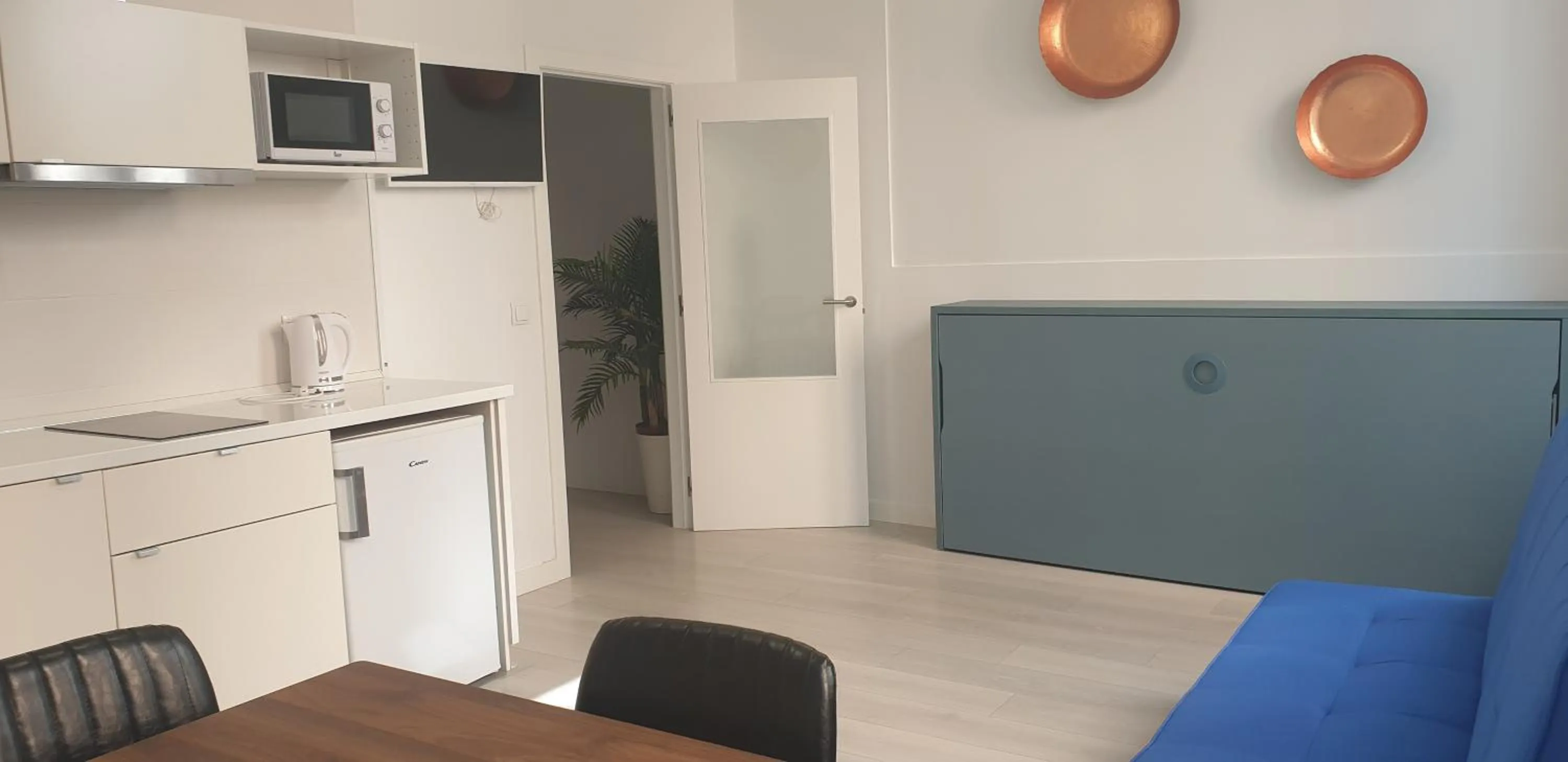 minibar, TV/Entertainment Center in El Faro de Pepa by Como en Casa