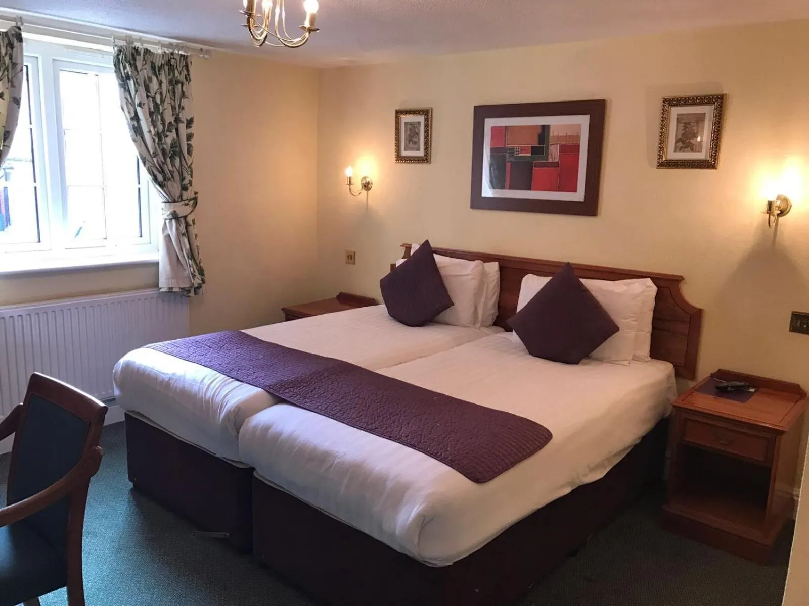 Bedroom, Bed in Harefield Manor Hotel