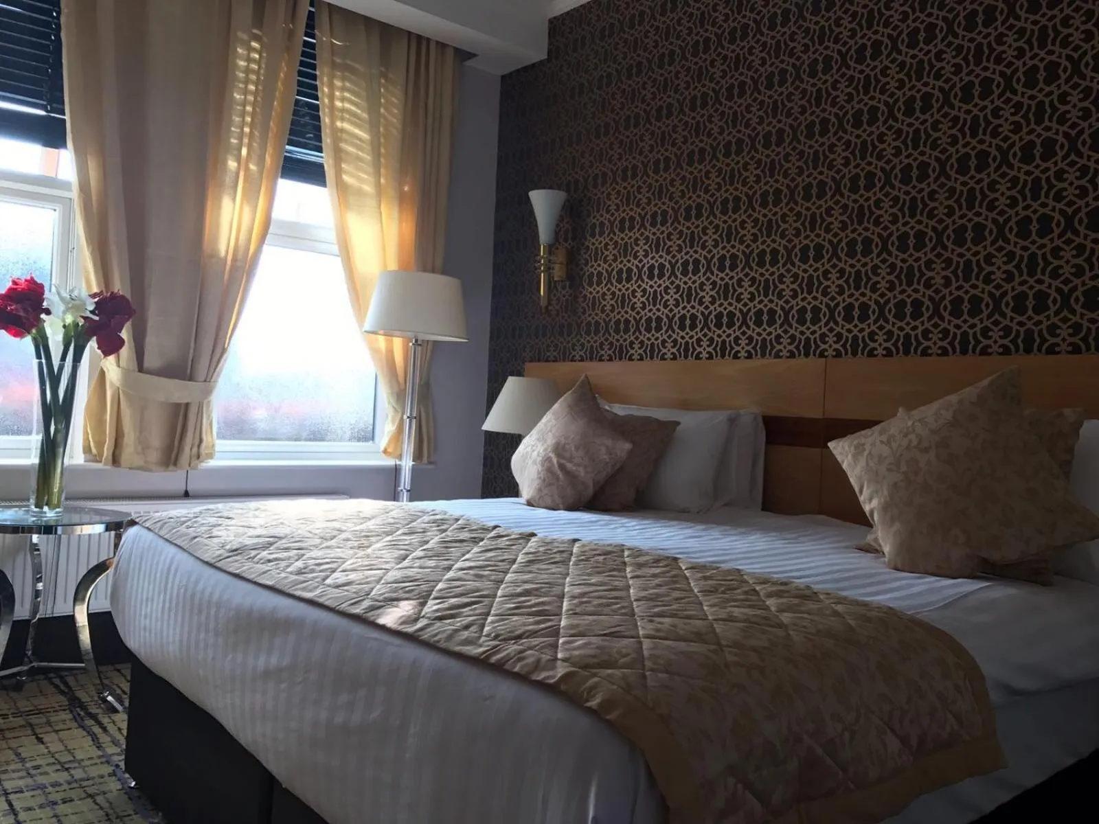 Bedroom, Bed in Harefield Manor Hotel