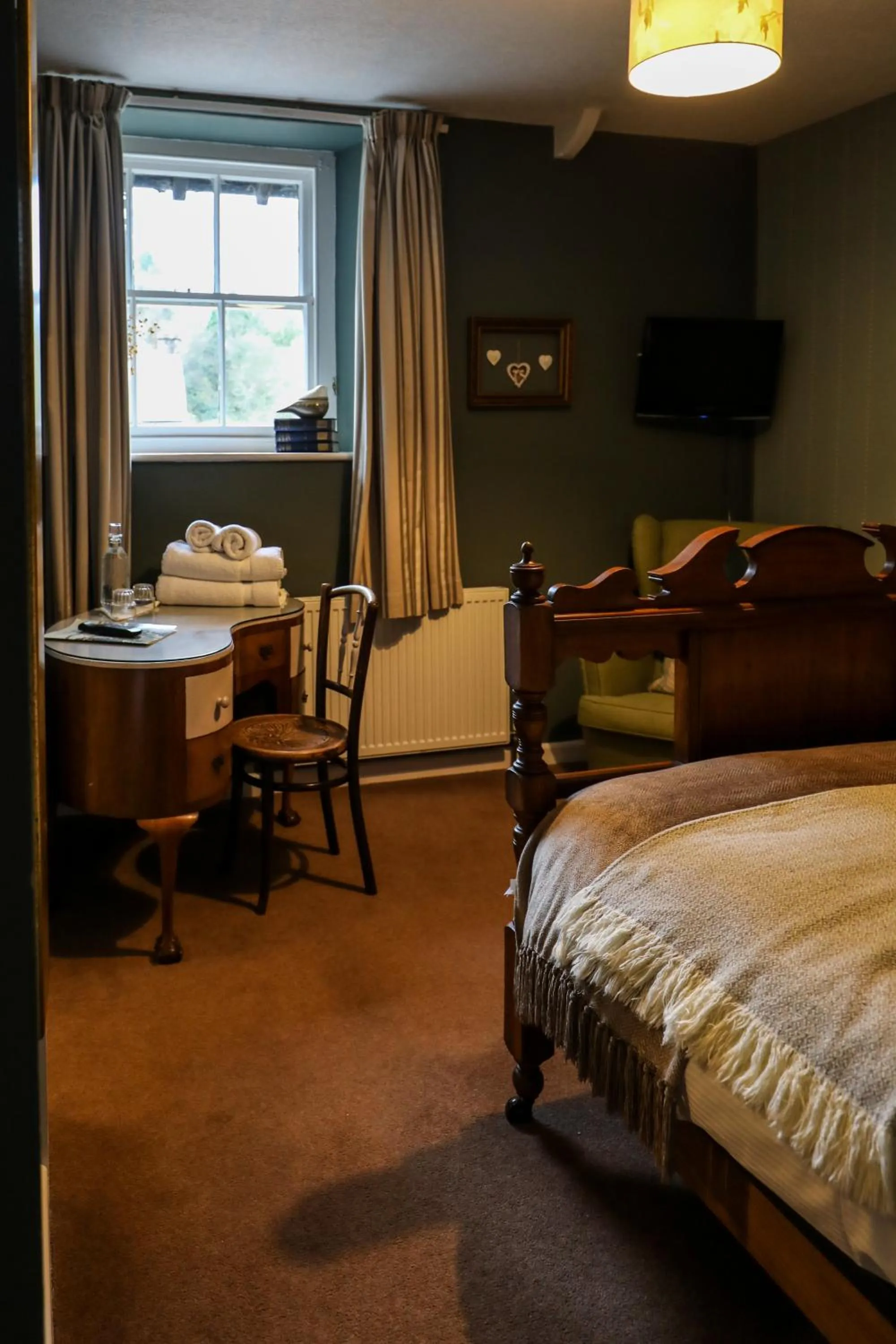 Bed in The Black Swan