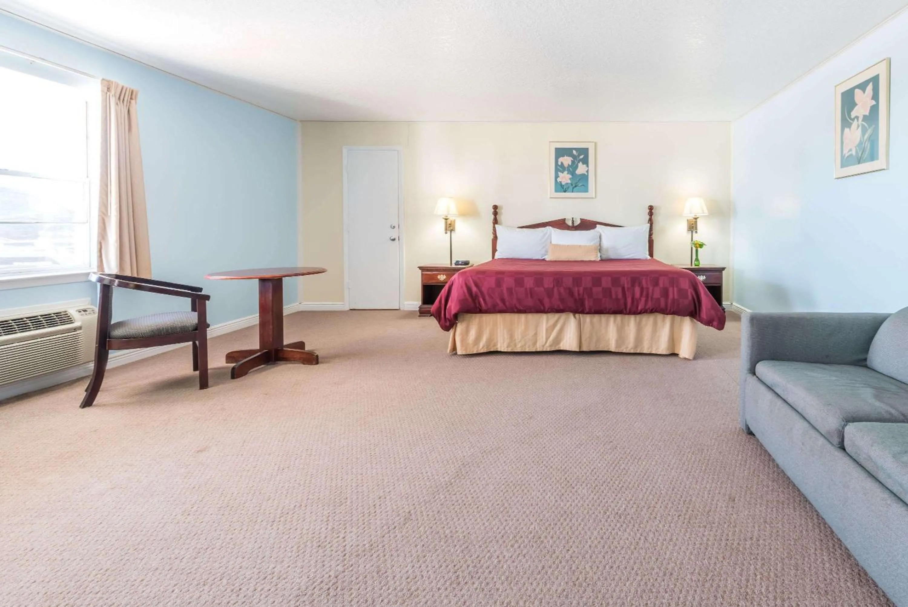 Photo of the whole room in Relax Inn Mineral Wells