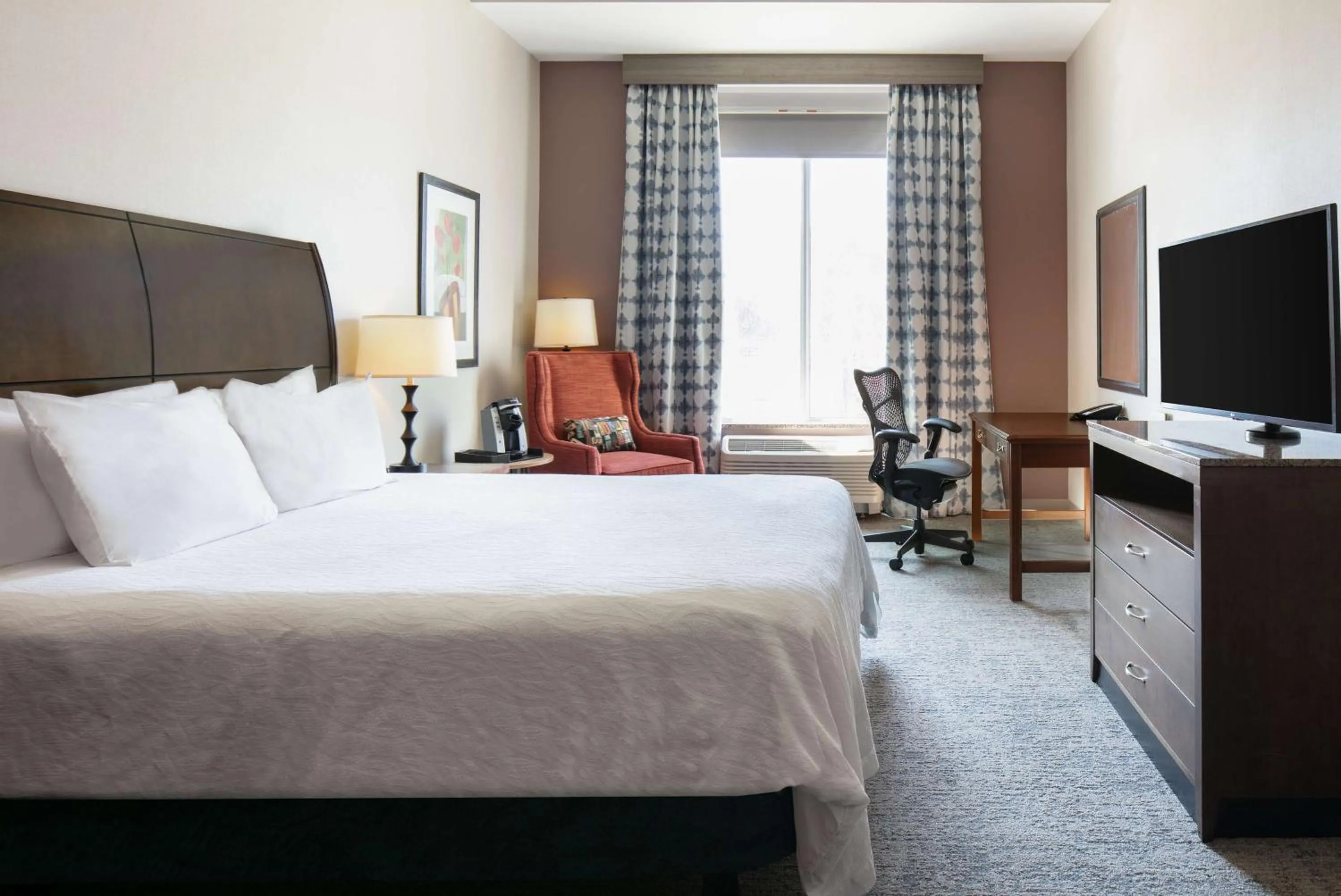 Bedroom, Bed in Hilton Garden Inn Manhattan Kansas