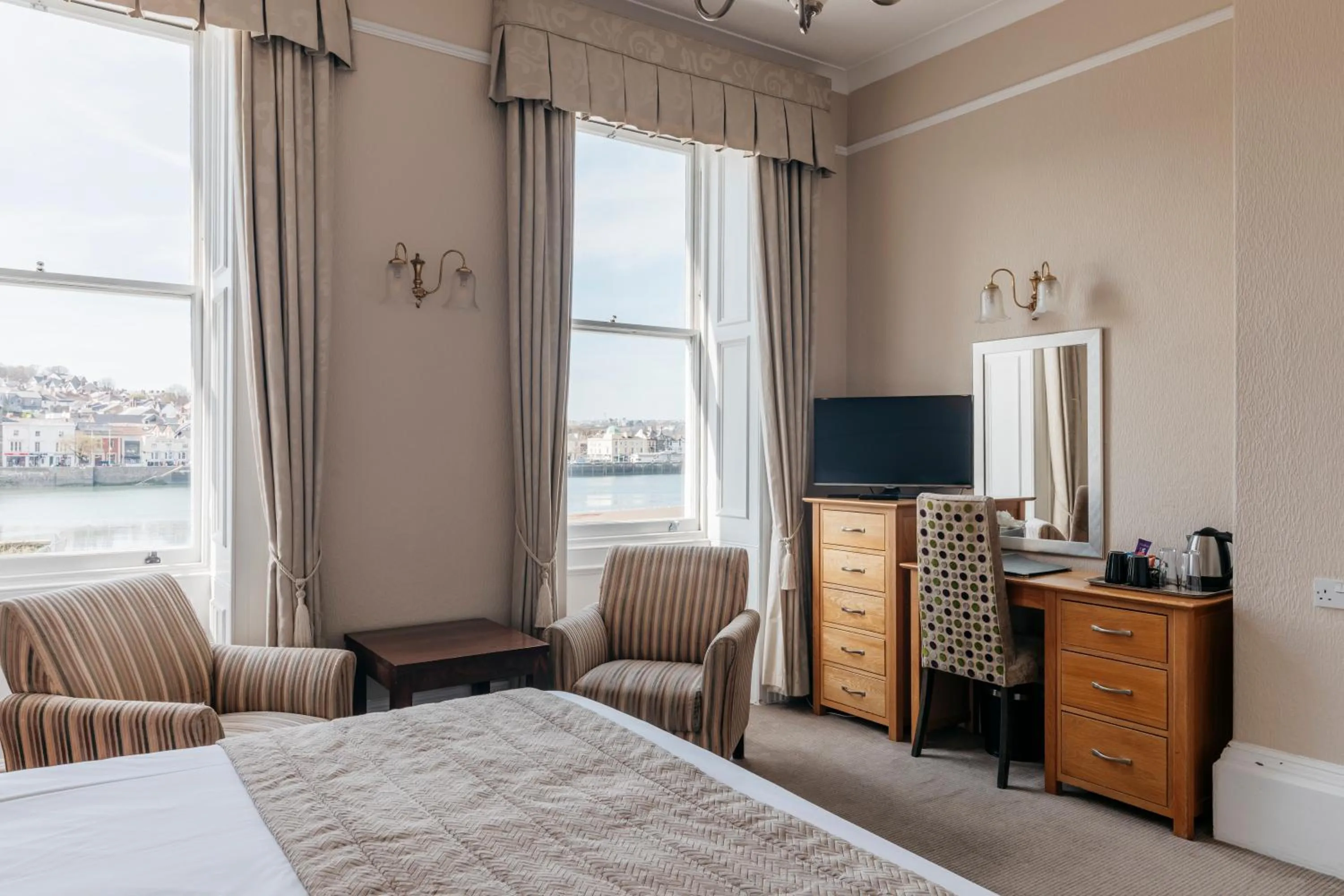 Bed in The Royal Hotel