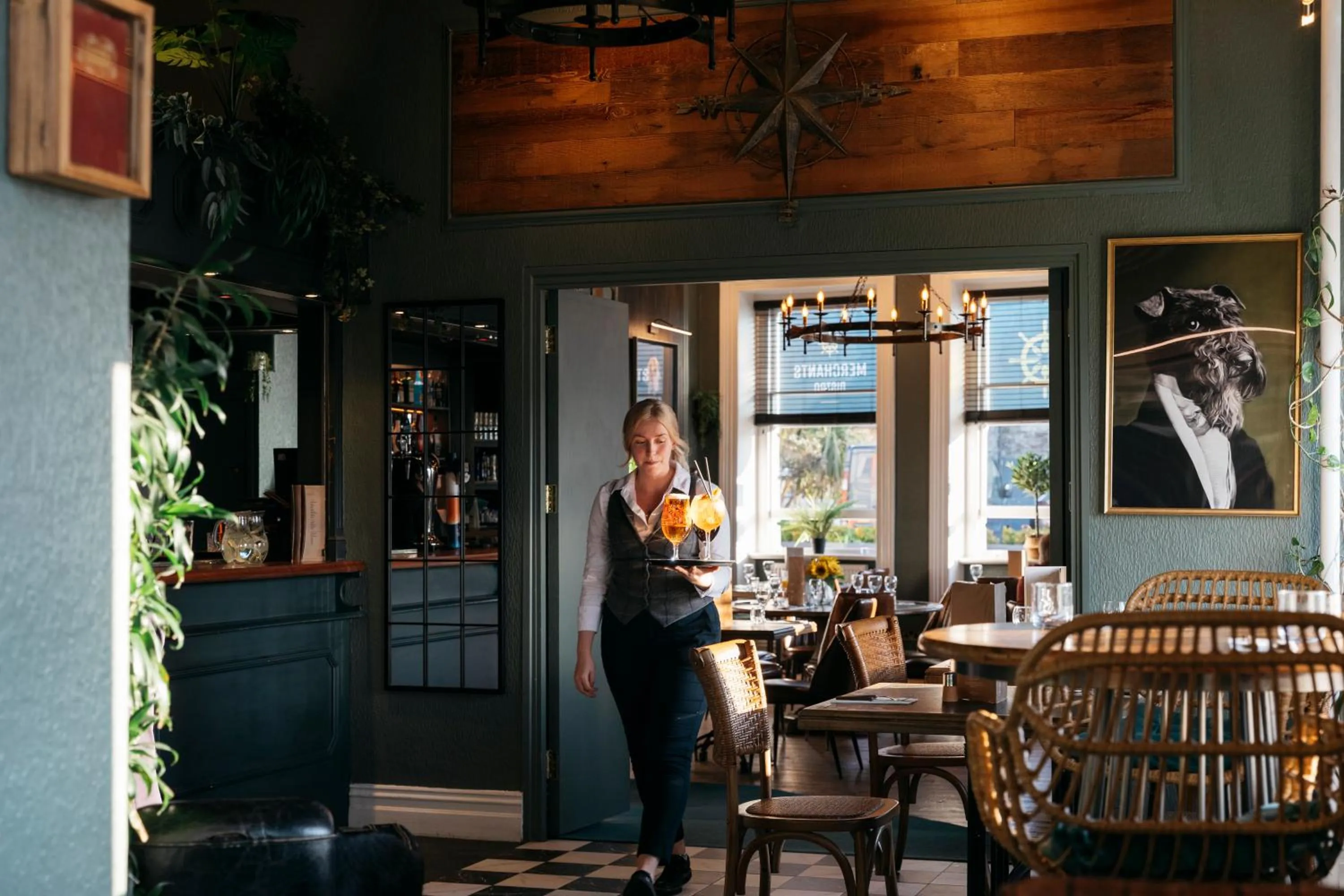 Restaurant/places to eat in The Royal Hotel