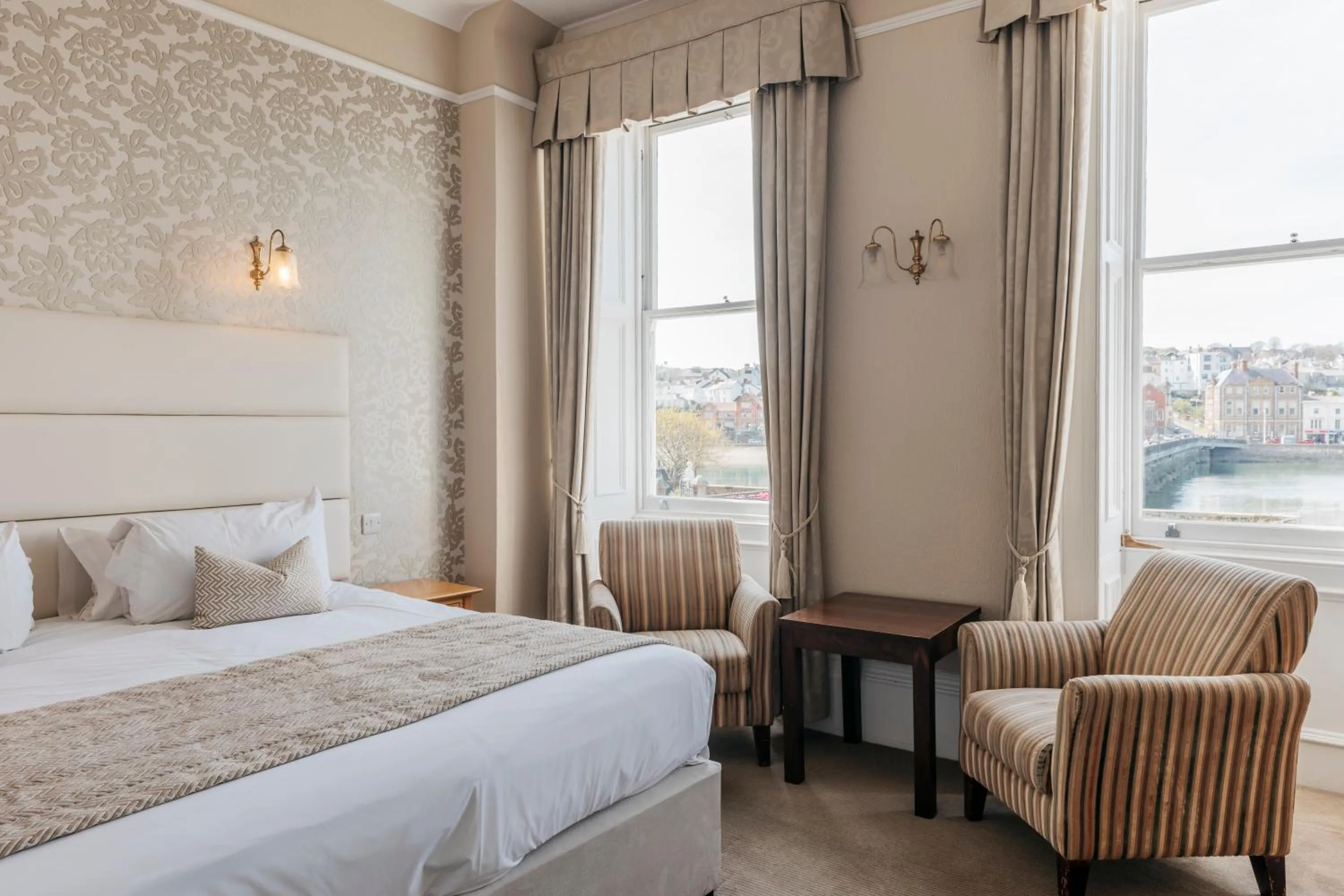 Bed in The Royal Hotel