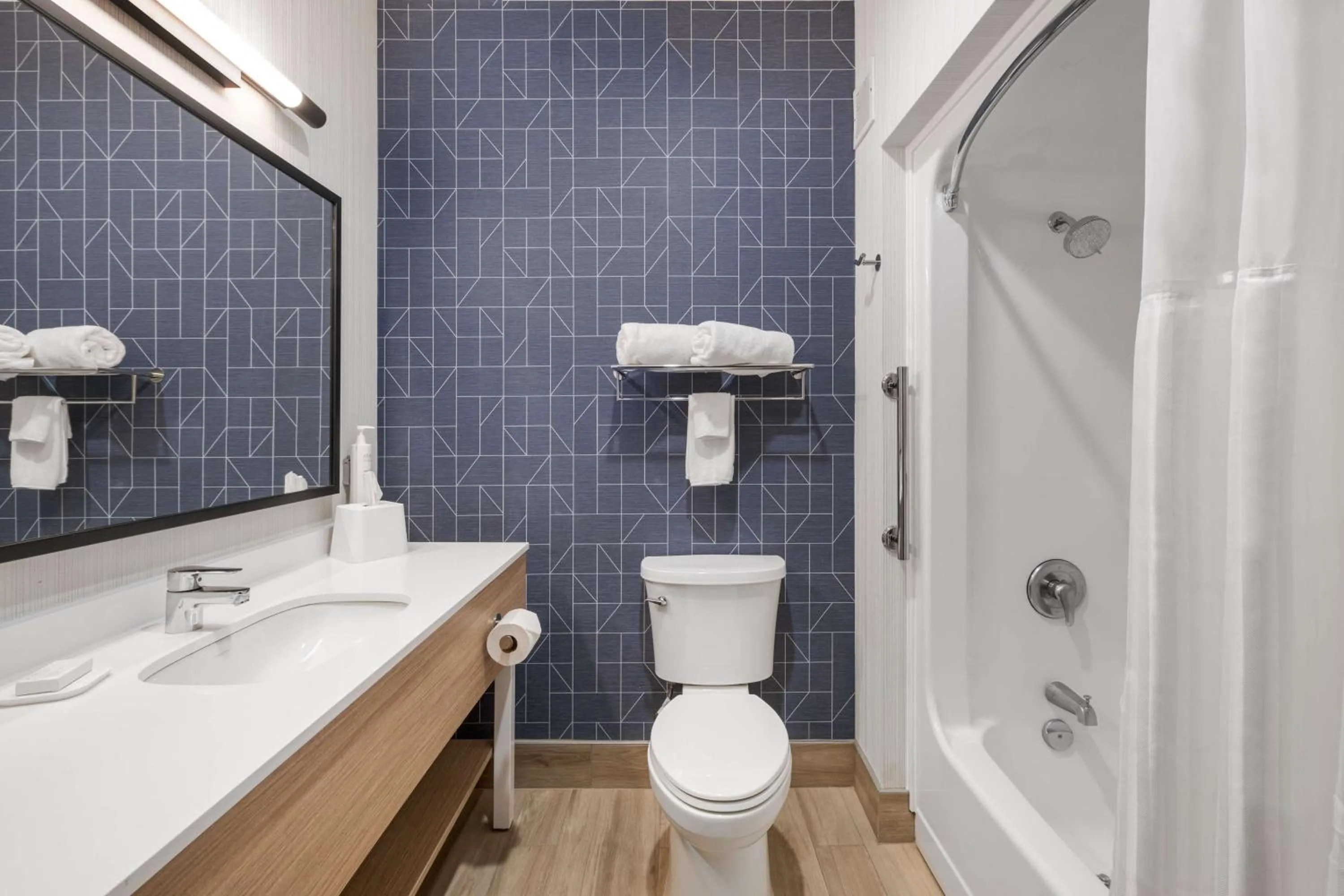 Bathroom in Spark by Hilton Dumas