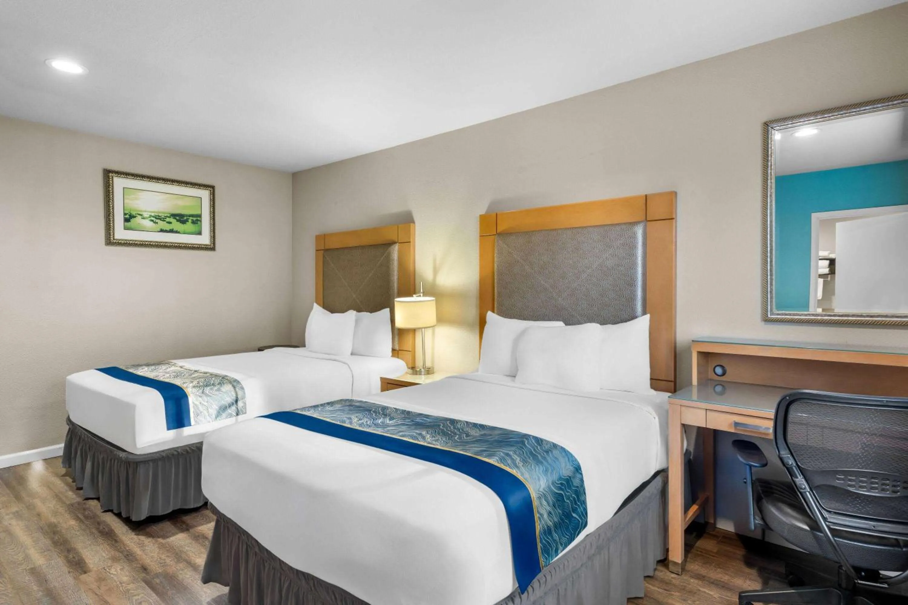 Bed in Howard Johnson by Wyndham Santa Cruz