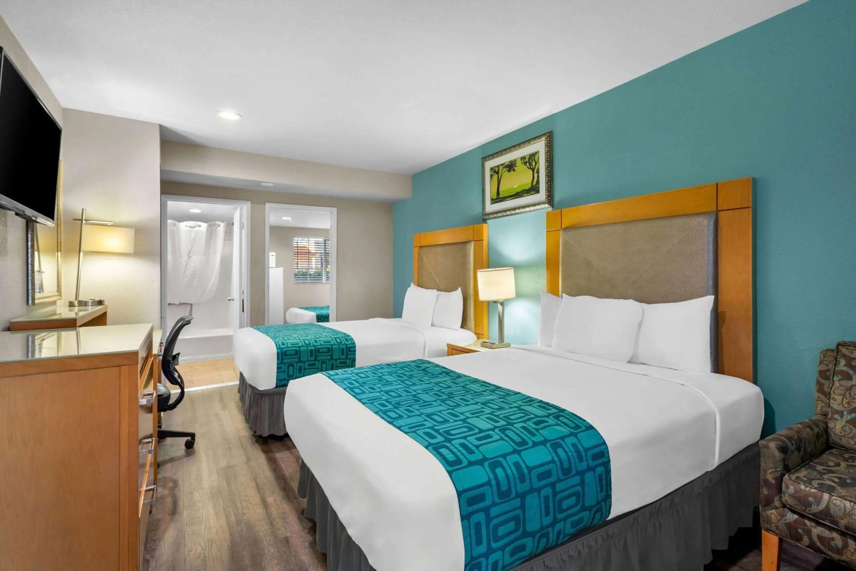 Bed in Howard Johnson by Wyndham Santa Cruz