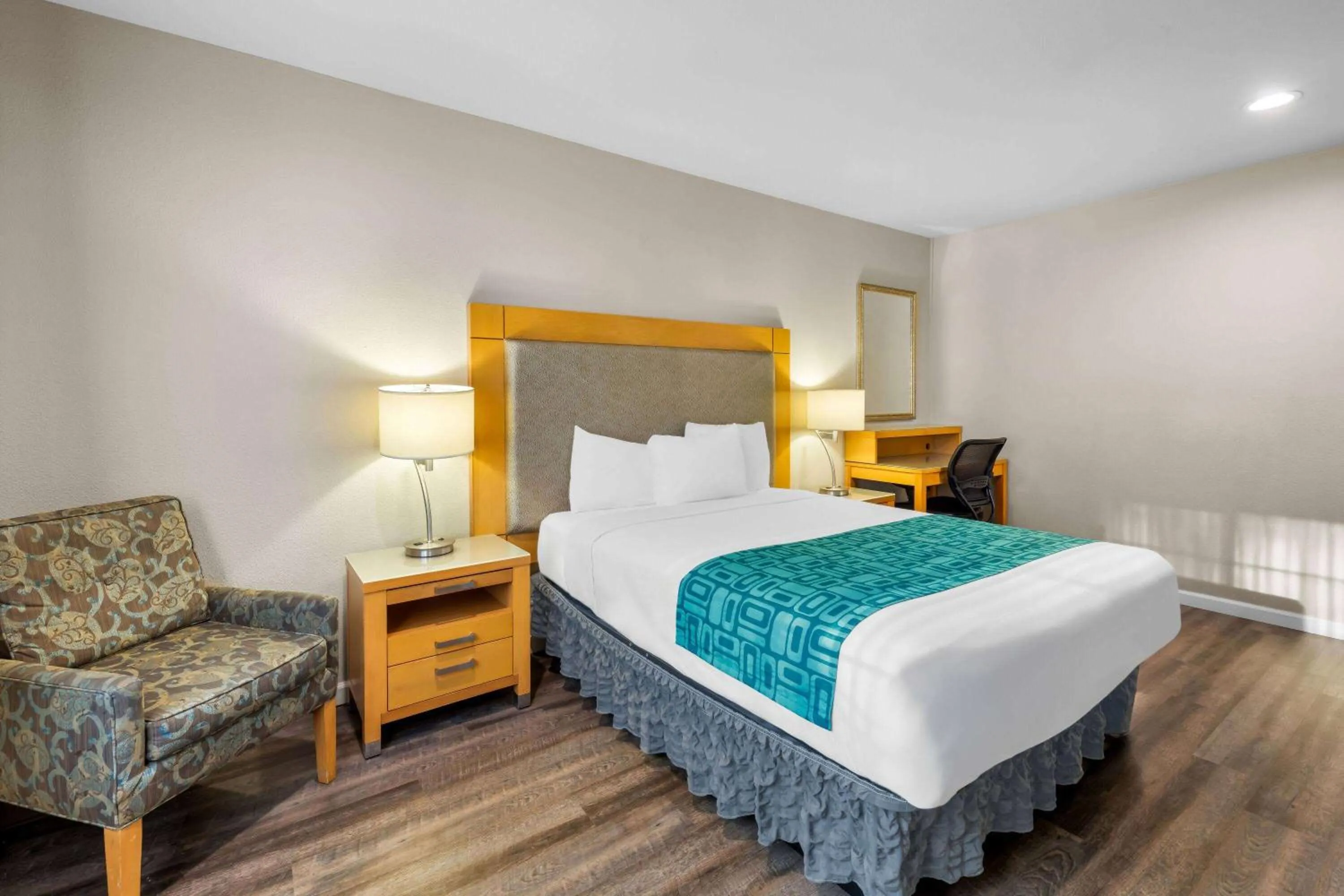 Bed in Howard Johnson by Wyndham Santa Cruz