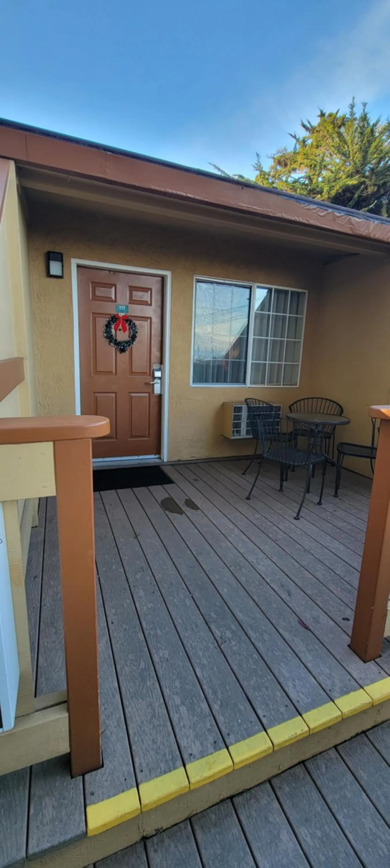 Property building in Howard Johnson by Wyndham Santa Cruz