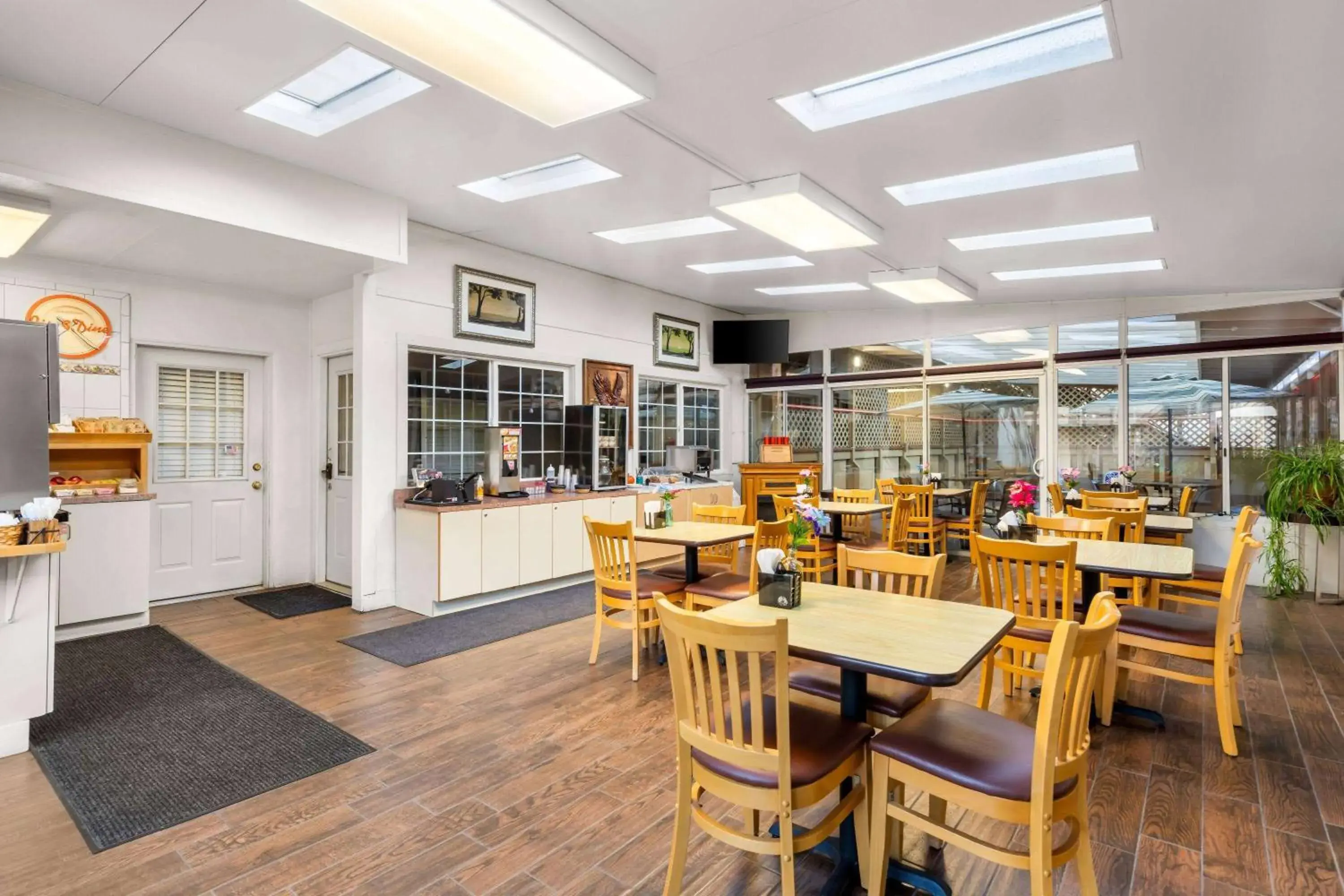 Restaurant/places to eat in Howard Johnson by Wyndham Santa Cruz Restaurant/places to eat in Howard Johnson by Wyndham Santa Cruz