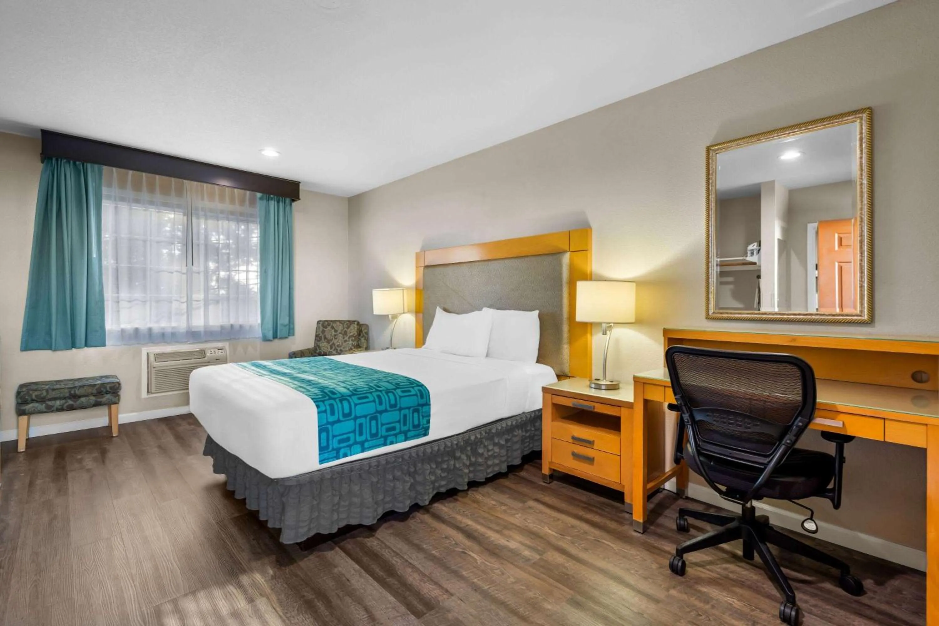 Bed in Howard Johnson by Wyndham Santa Cruz