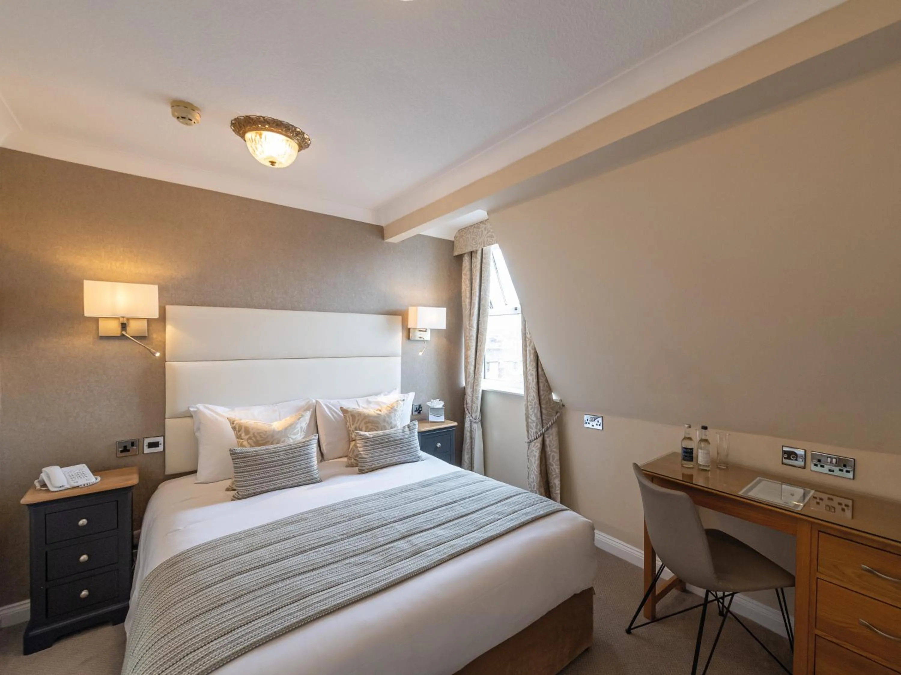 Bed in The Royal & Fortescue Hotel