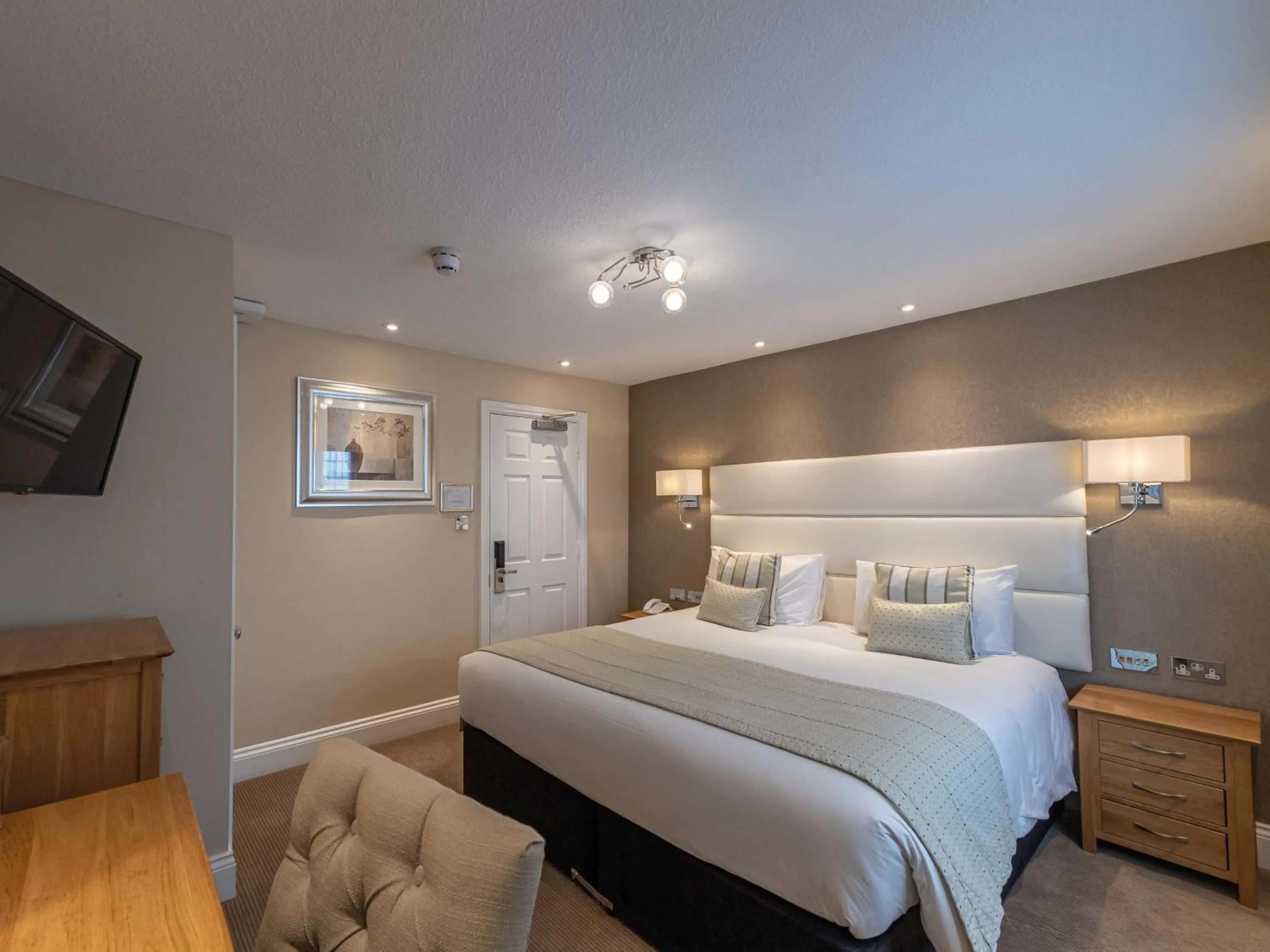 Bed in The Royal & Fortescue Hotel