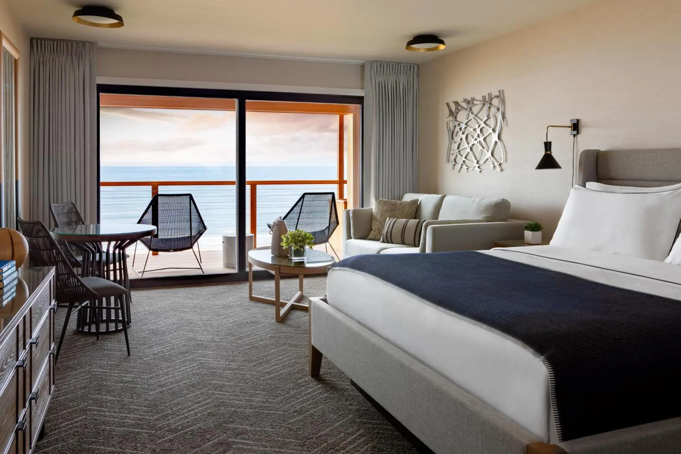 Oceanfront King Accessible in Gurney's Montauk Resort & Seawater Spa Oceanfront King Accessible in Gurney's Montauk Resort & Seawater Spa