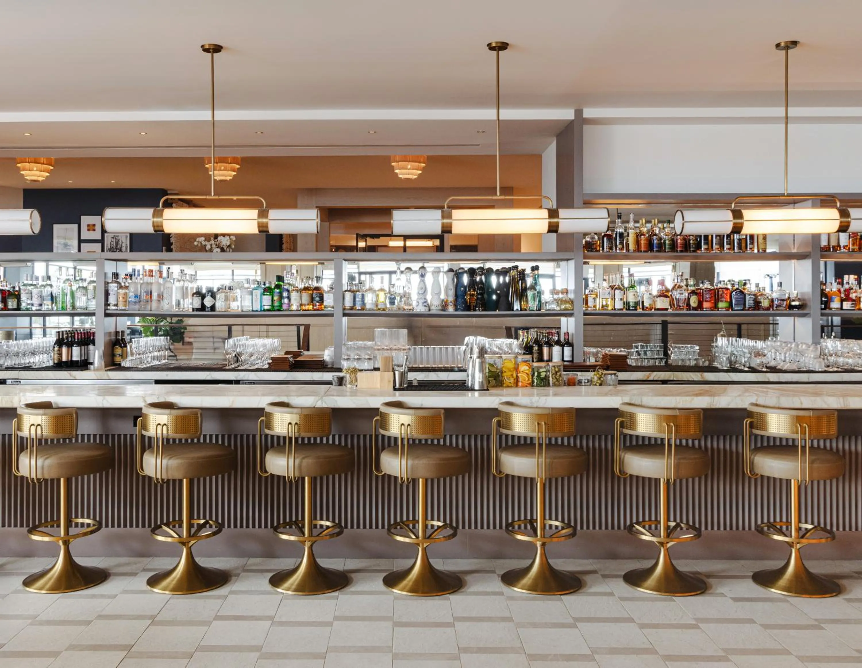 Lounge or bar in Gurney's Montauk Resort & Seawater Spa