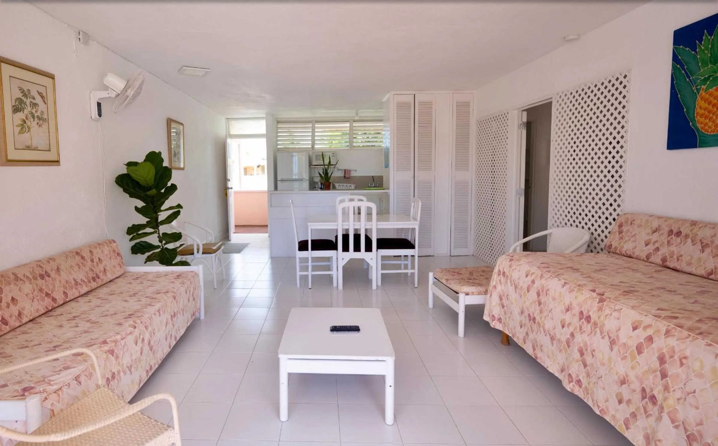 Living room, Bed in The Monteray Hotel