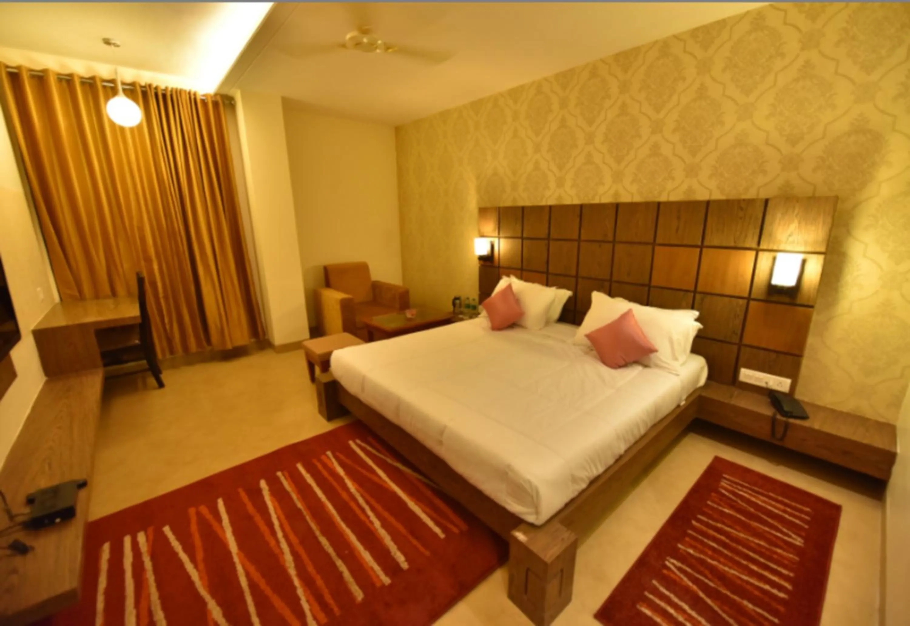 Bedroom, Bed in Hotel Kanha’s Palm Springs