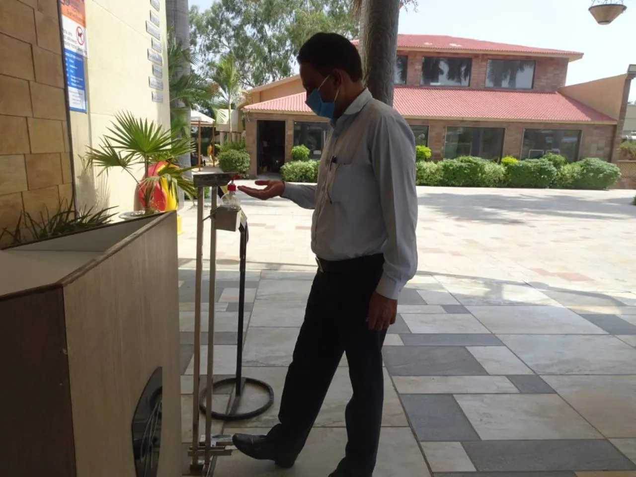 Day in Hotel Kanha’s Palm Springs