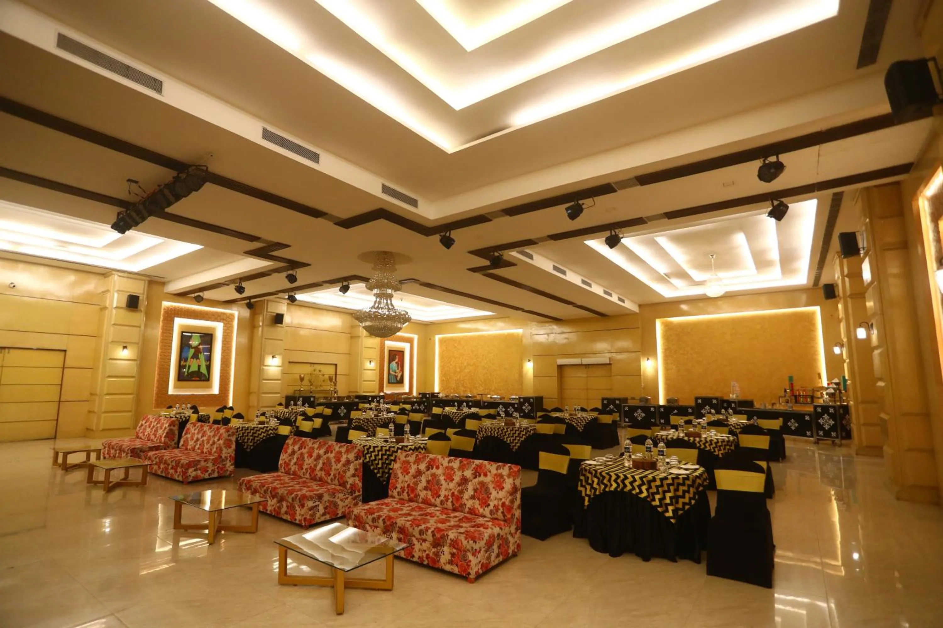 Banquet/Function facilities in Hotel Kanha’s Palm Springs