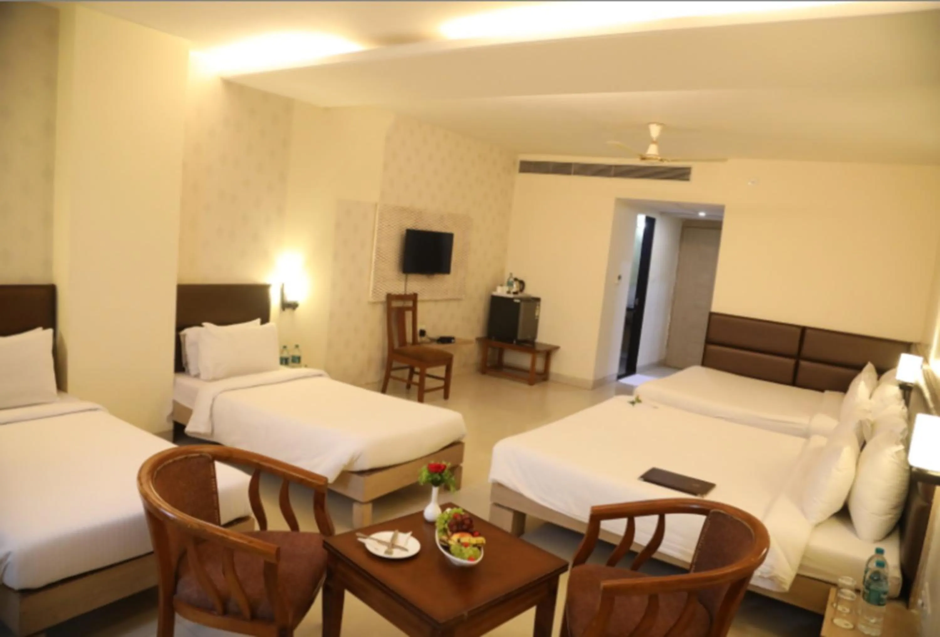 Bedroom, Bed in Hotel Kanha’s Palm Springs