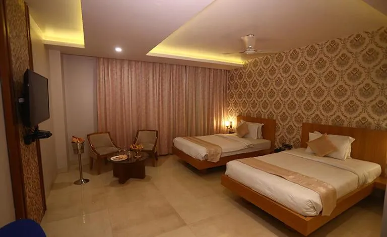 Bed in Hotel Kanha’s Palm Springs