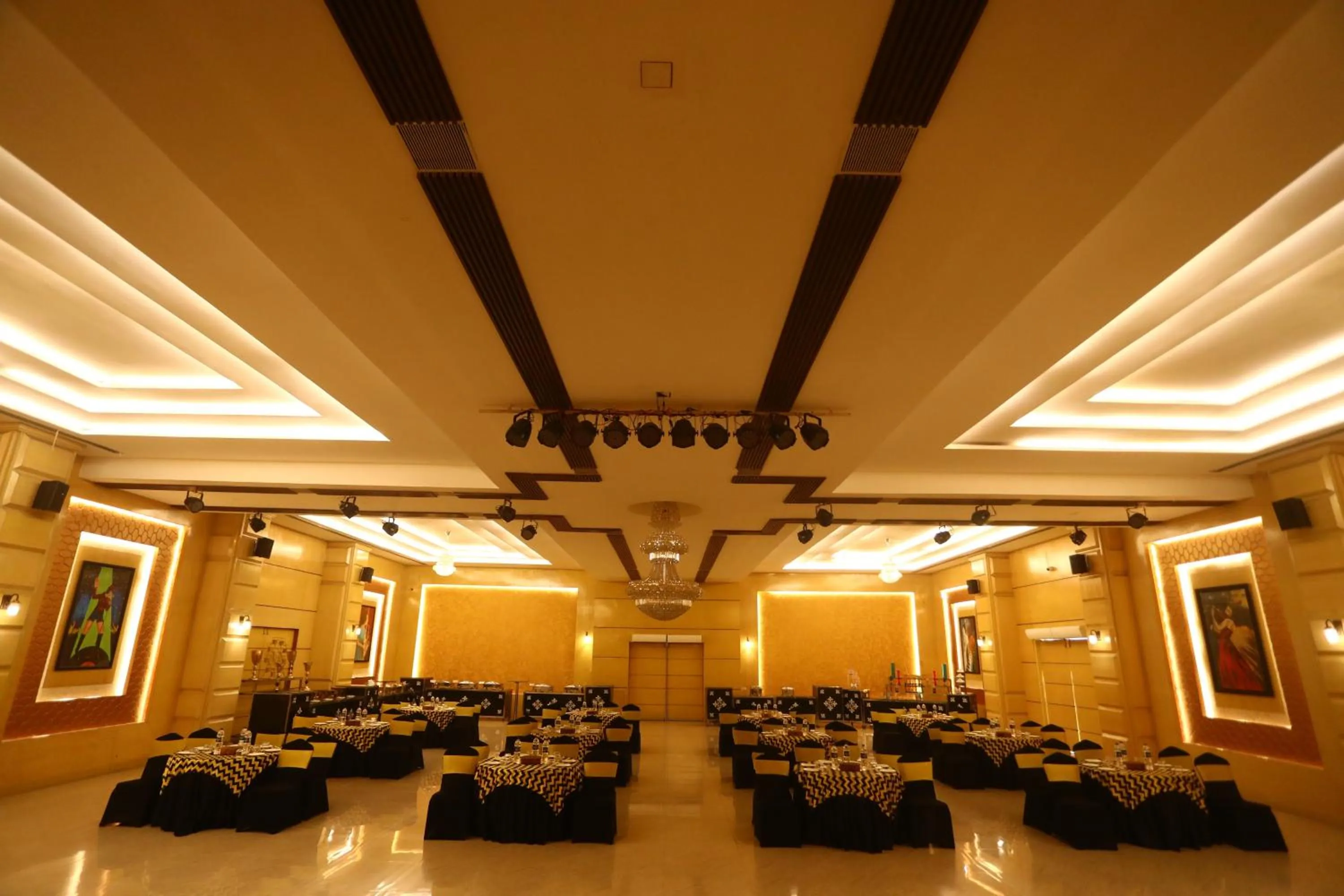 Banquet/Function facilities in Hotel Kanha’s Palm Springs