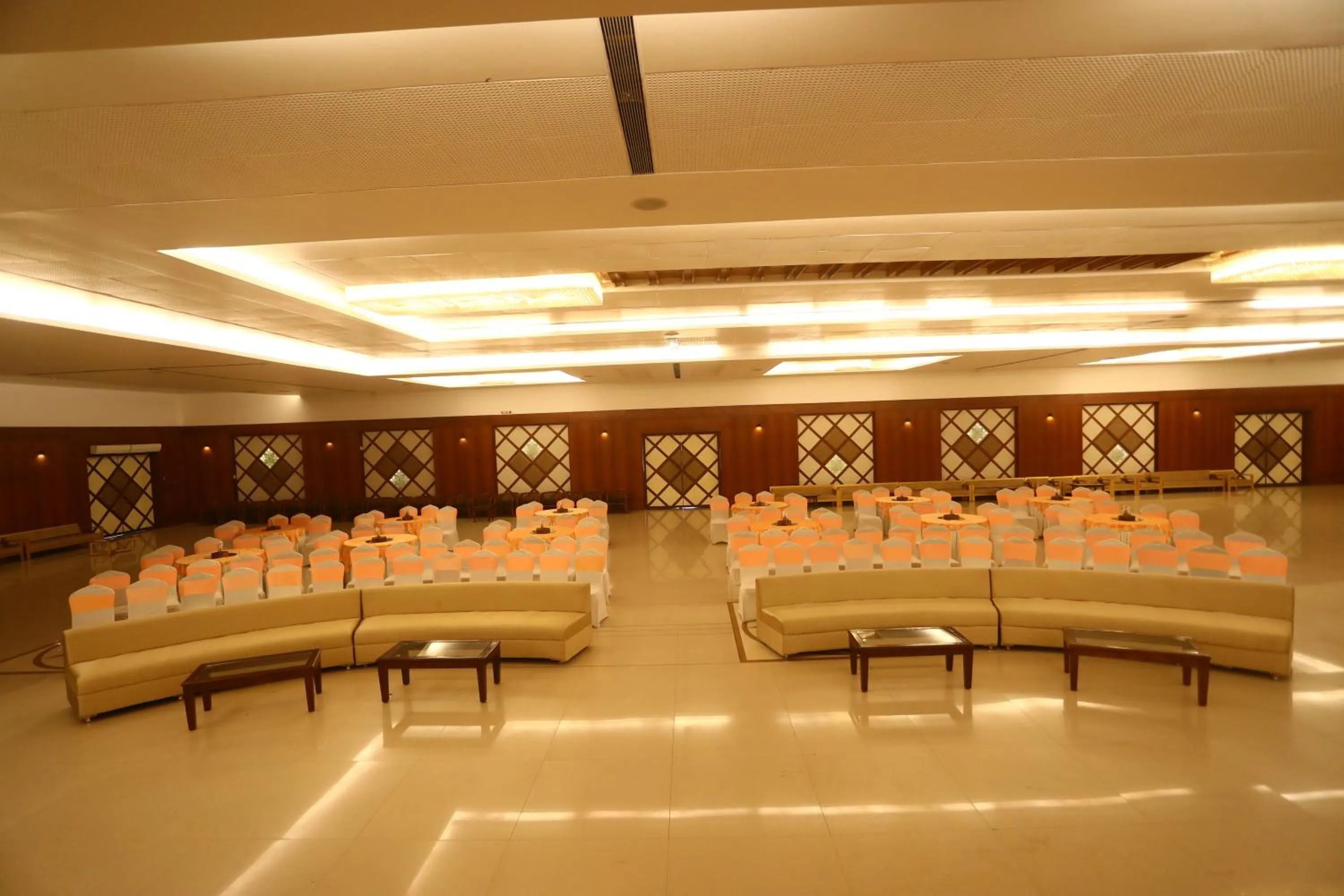 Banquet/Function facilities in Hotel Kanha’s Palm Springs