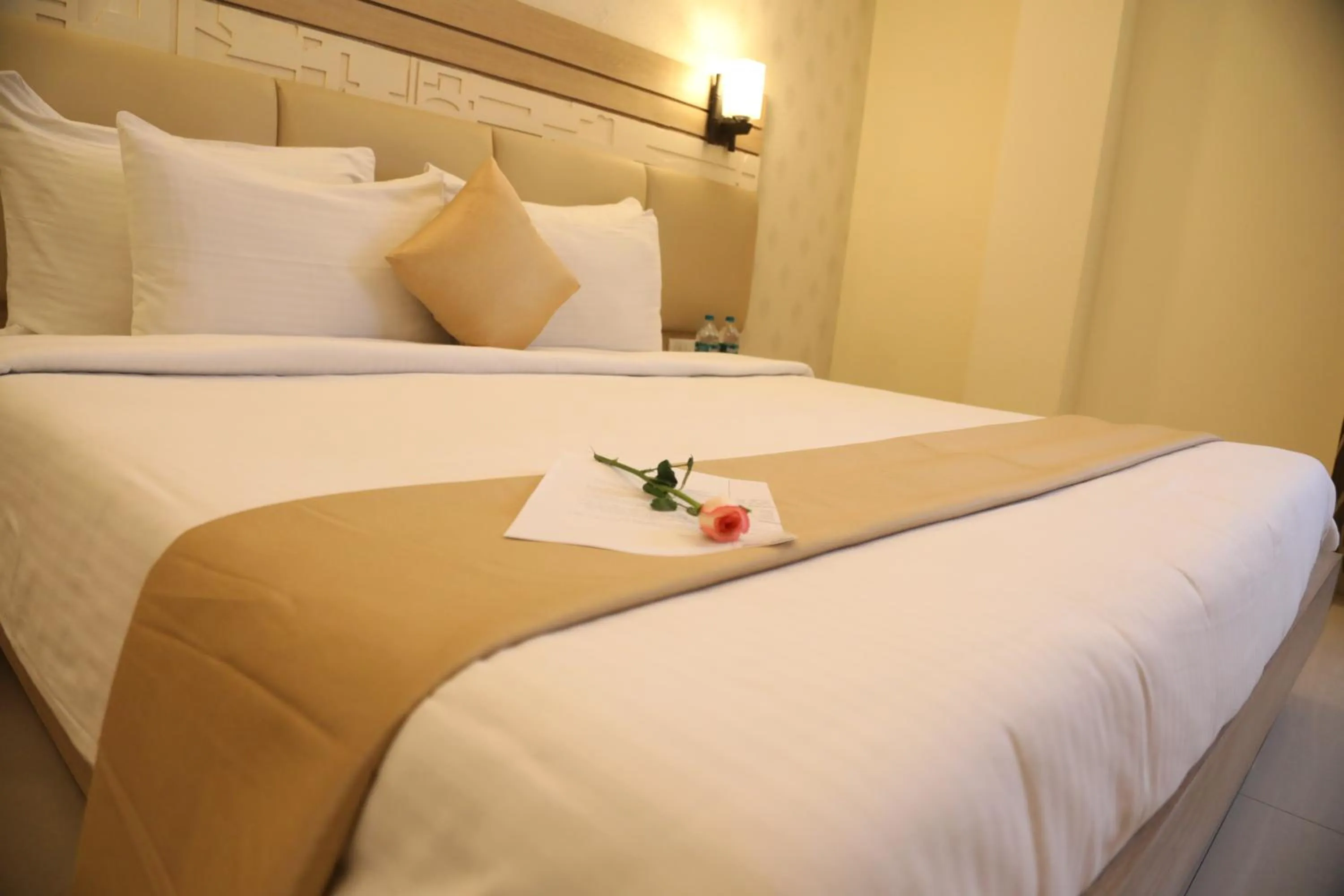 Bedroom, Bed in Hotel Kanha’s Palm Springs