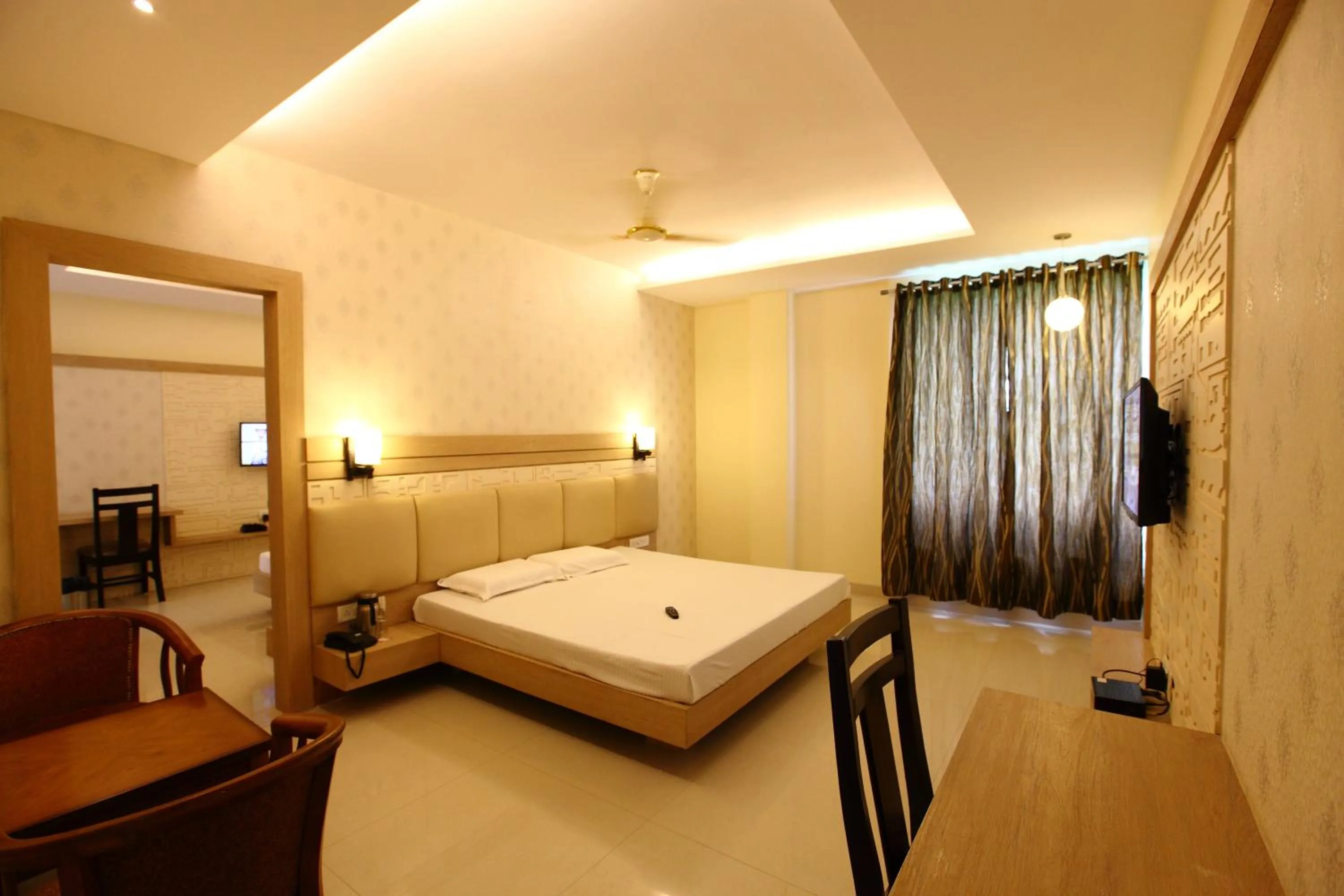 Bed in Hotel Kanha’s Palm Springs