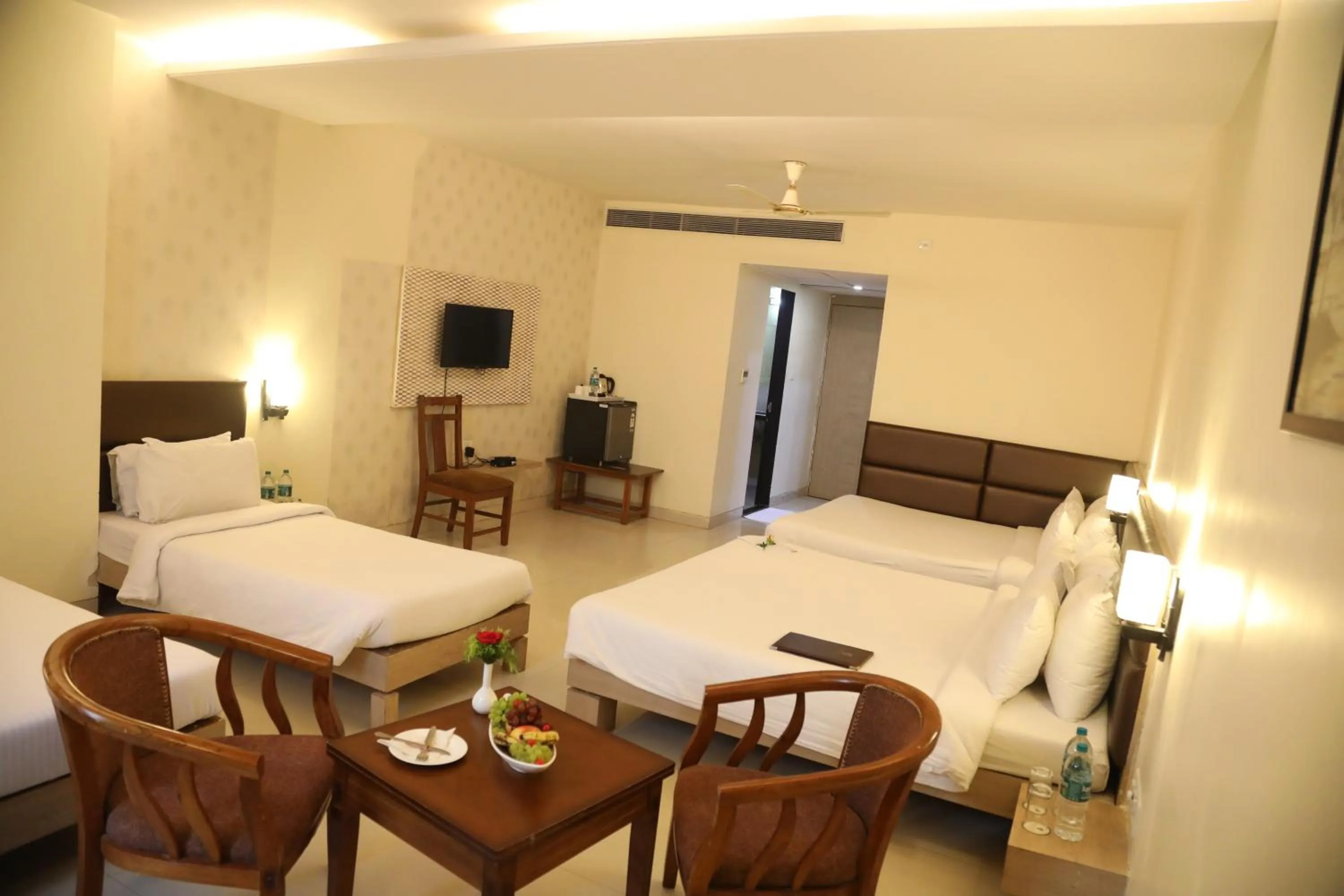 Bedroom, Bed in Hotel Kanha’s Palm Springs